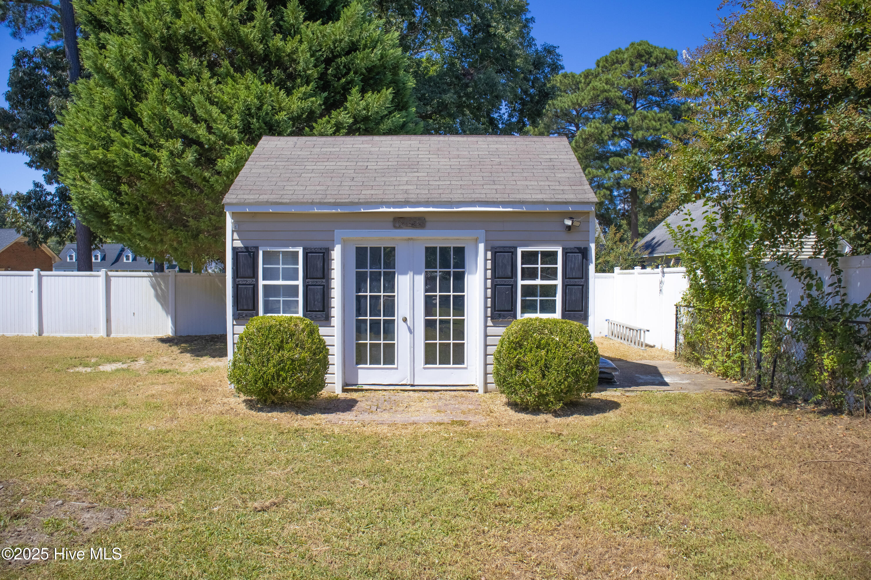 3715 Martha Lane N Property Photo 36