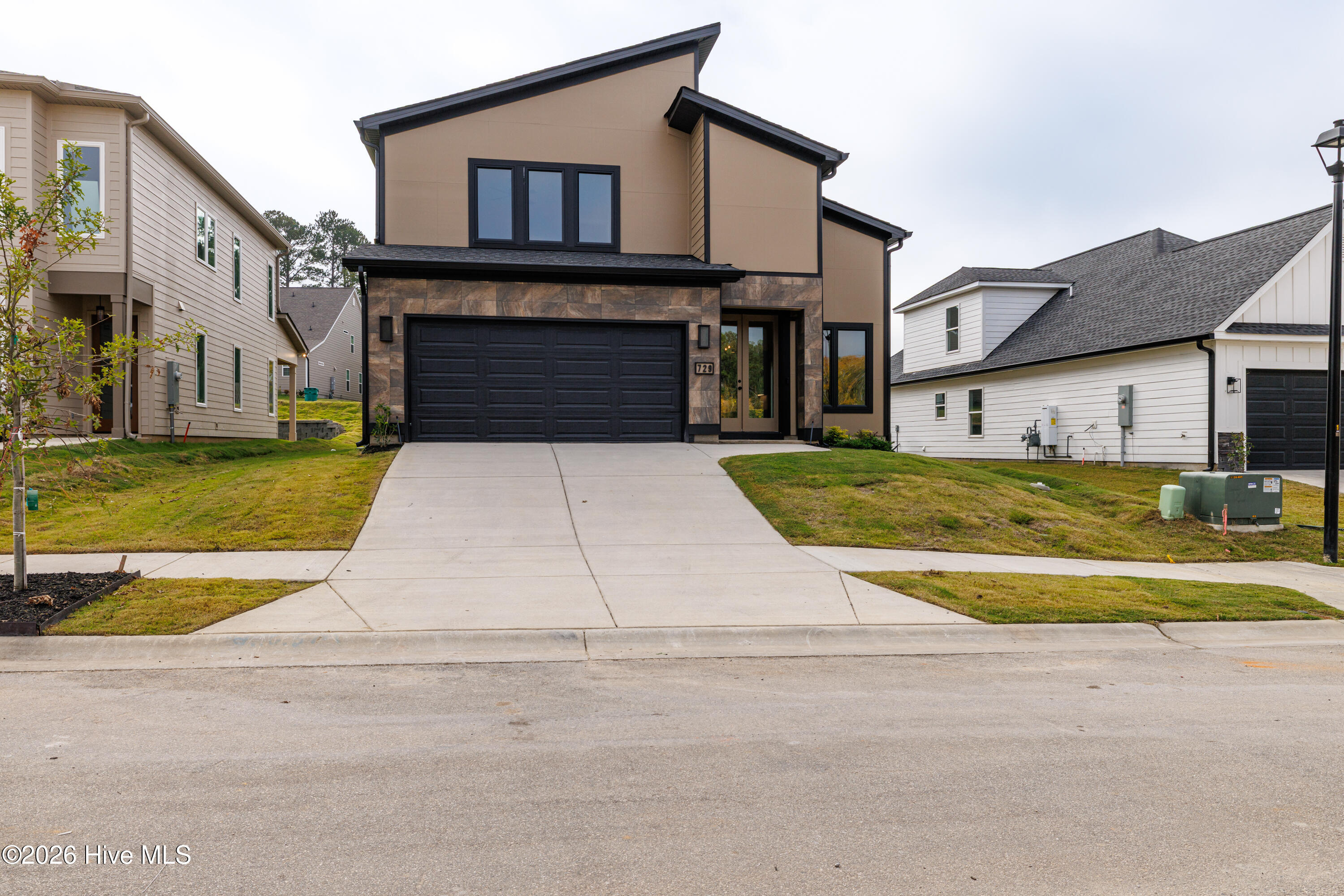 729 Ronaldsay Road Property Photo 2