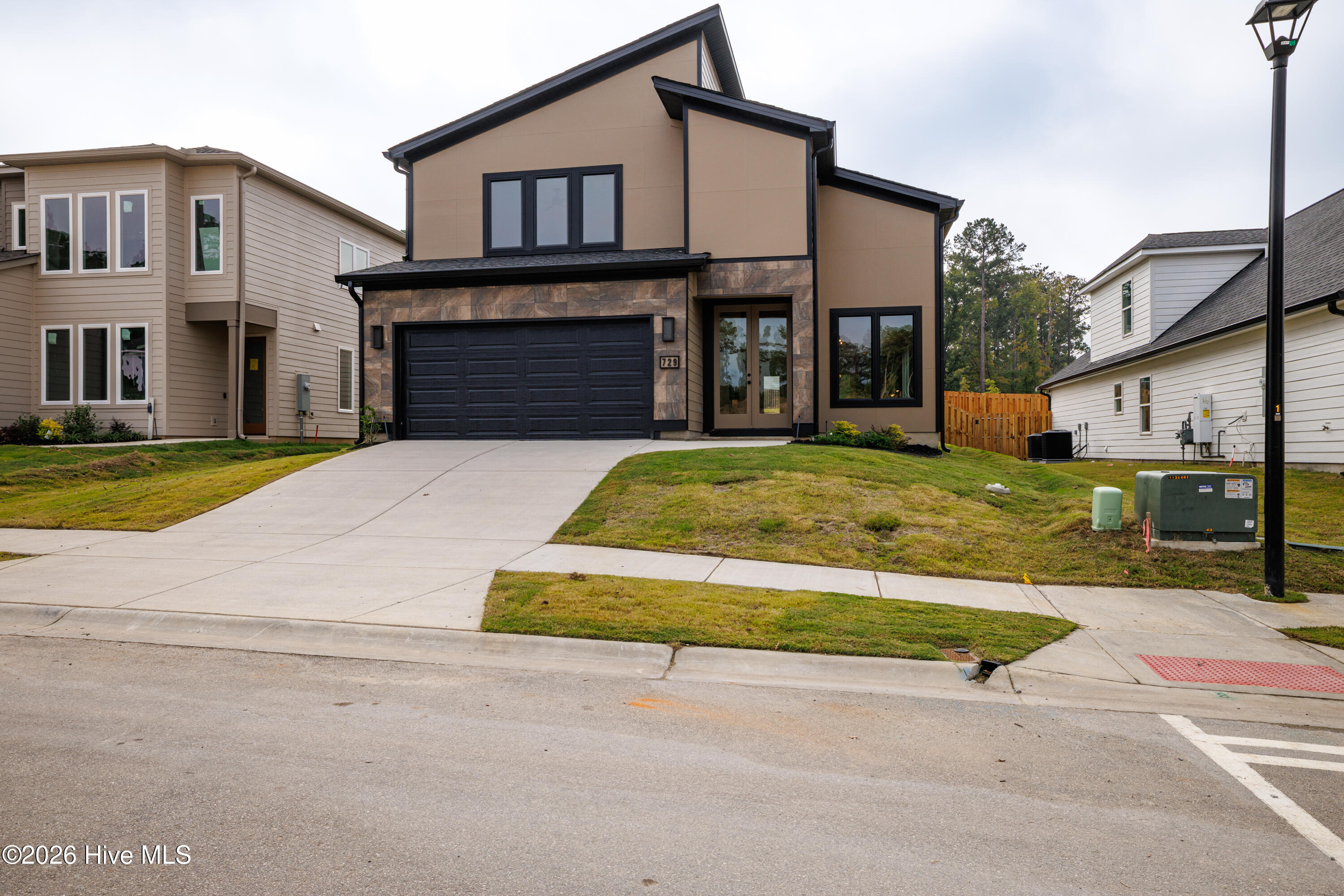 729 Ronaldsay Road Property Photo 3