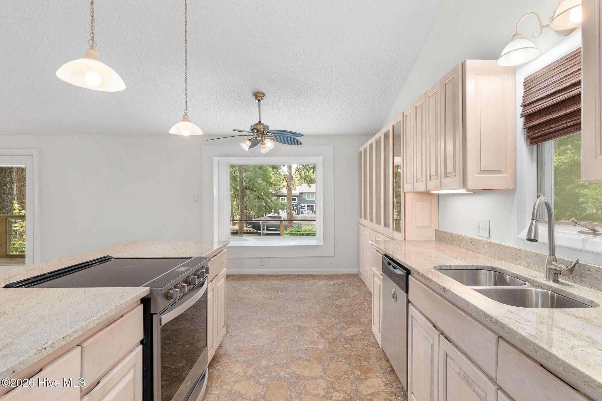 121 White Ash Drive Property Photo 17