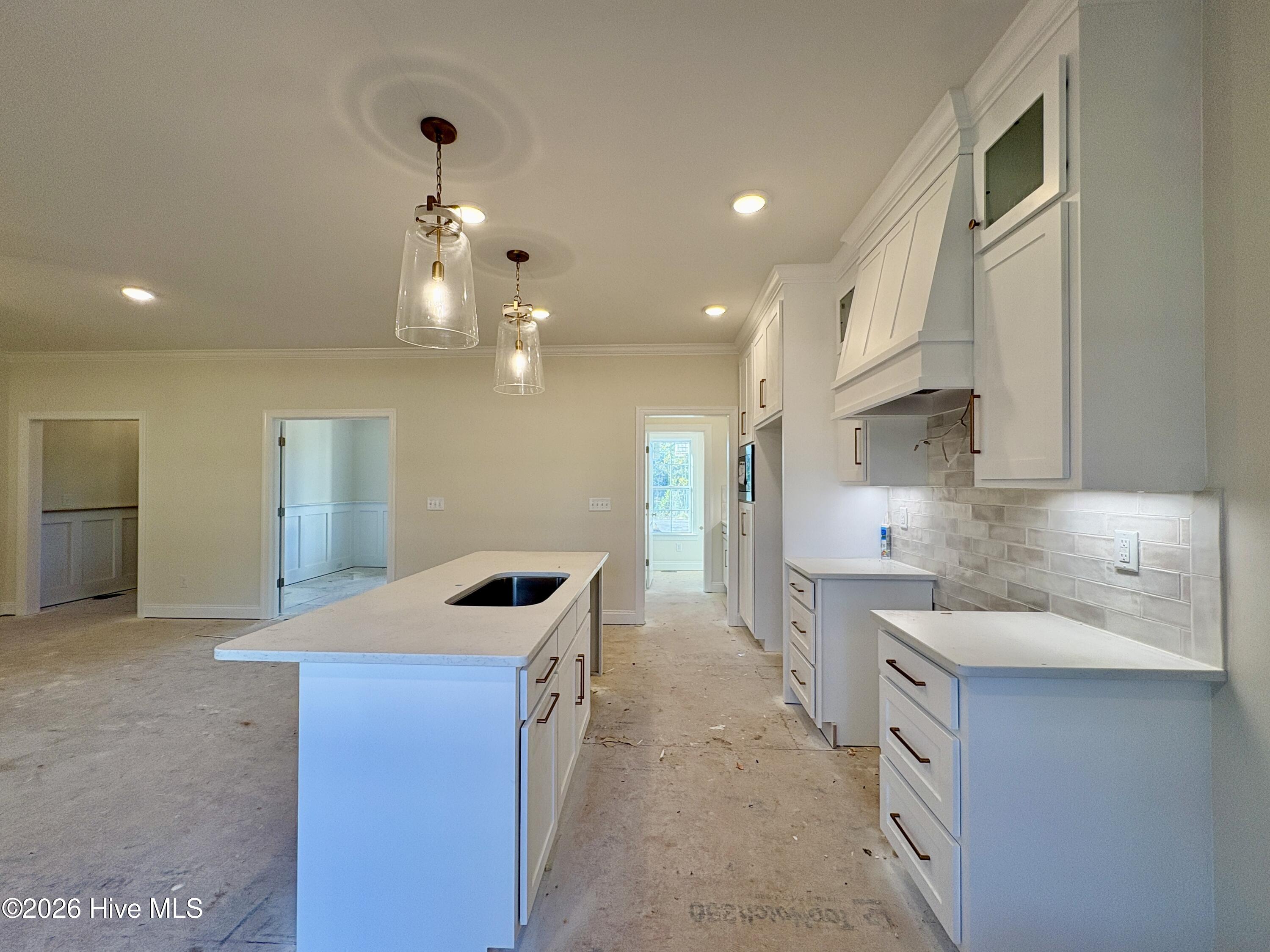 7655 Sweetwater Drive Property Photo 3