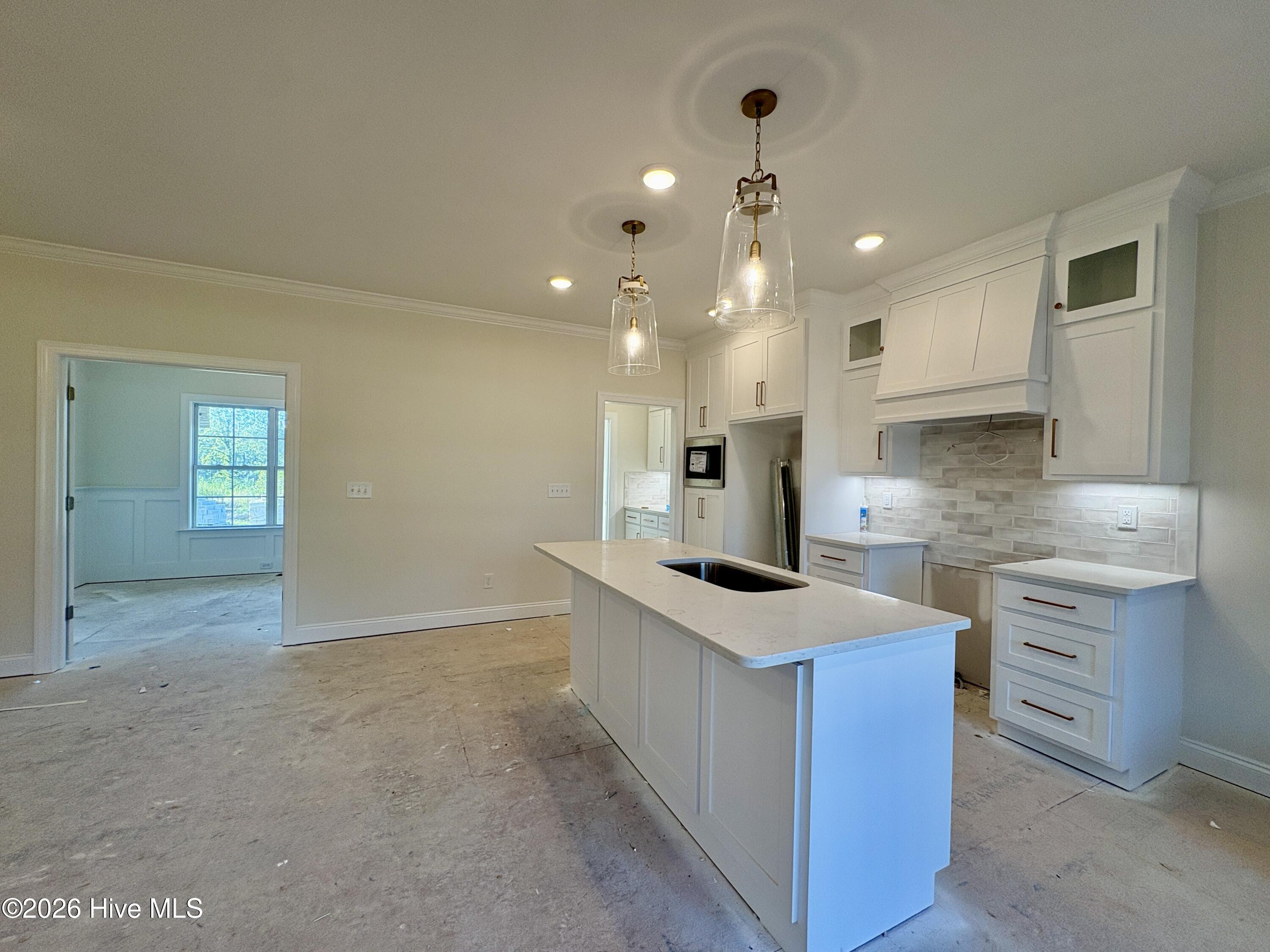 7655 Sweetwater Drive Property Photo 4