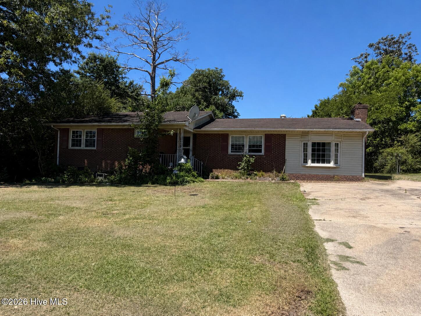 1116 Riverside Circle
