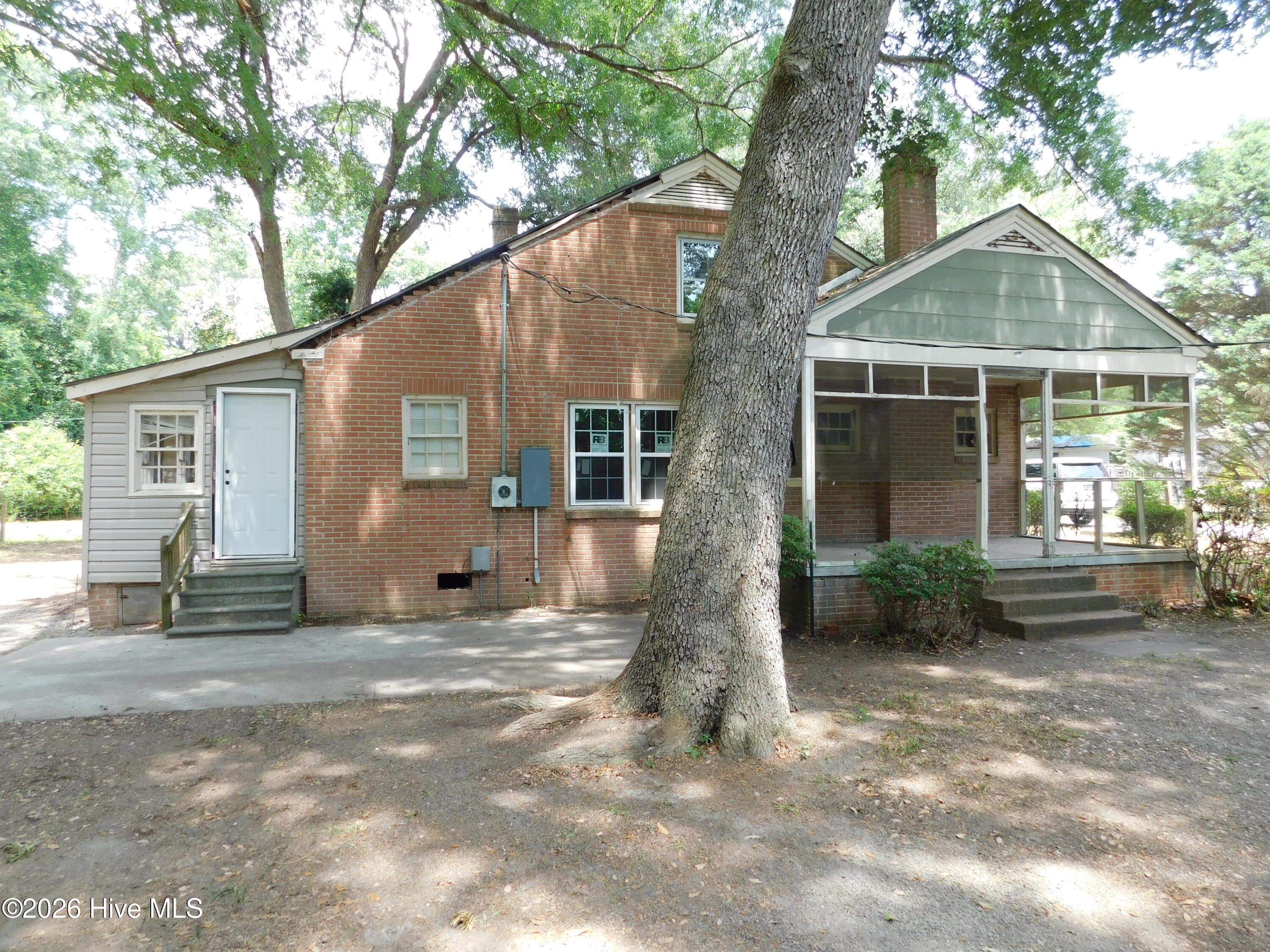 7 First Street Property Photo 2