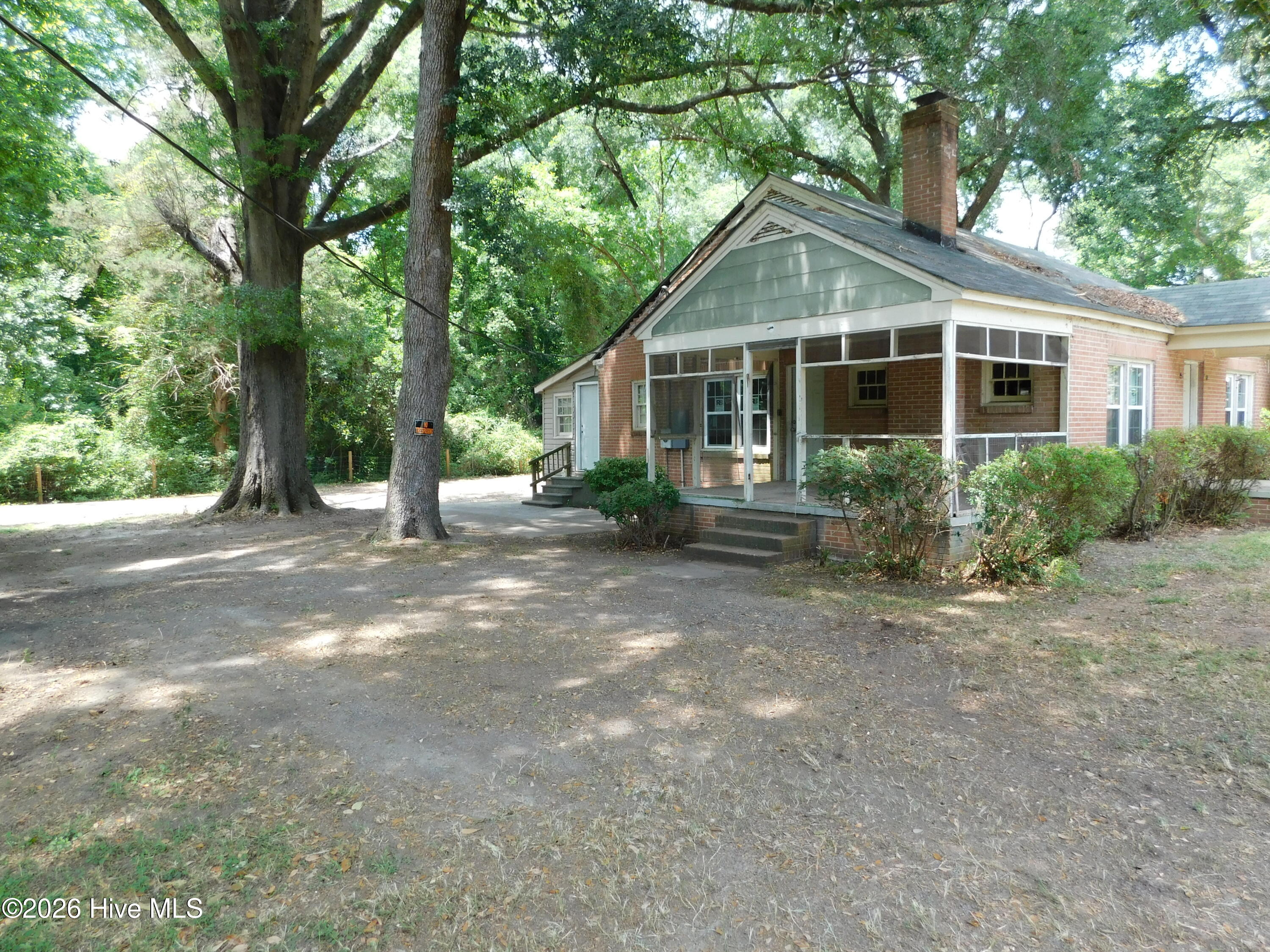 7 First Street Property Photo 3
