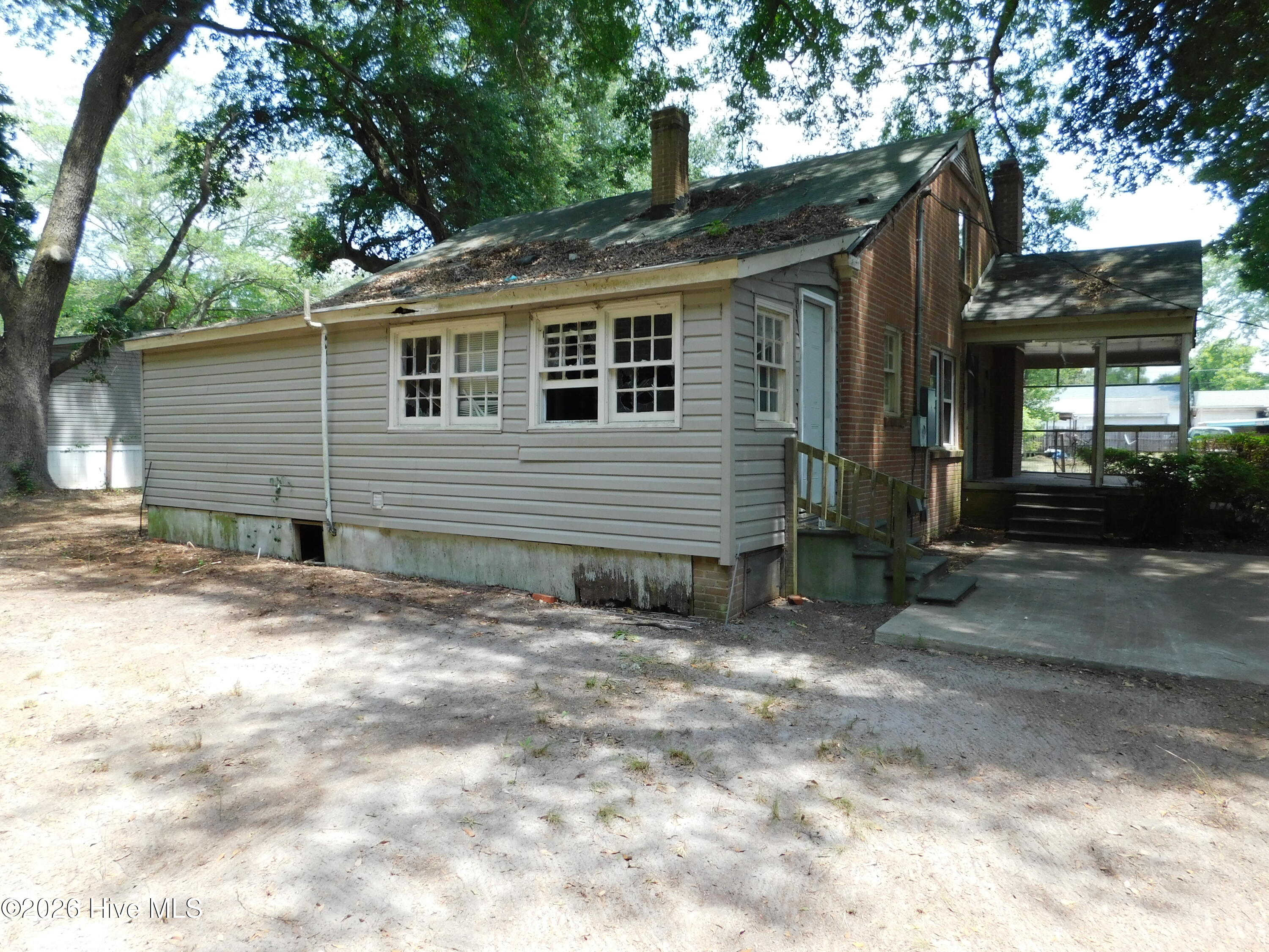 7 First Street Property Photo 4