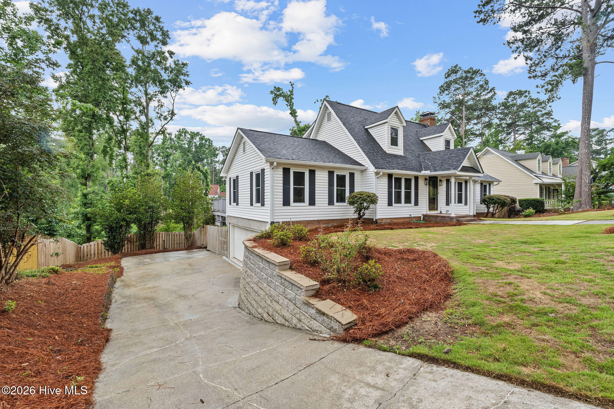 936 Deercrest Circle Property Photo 3