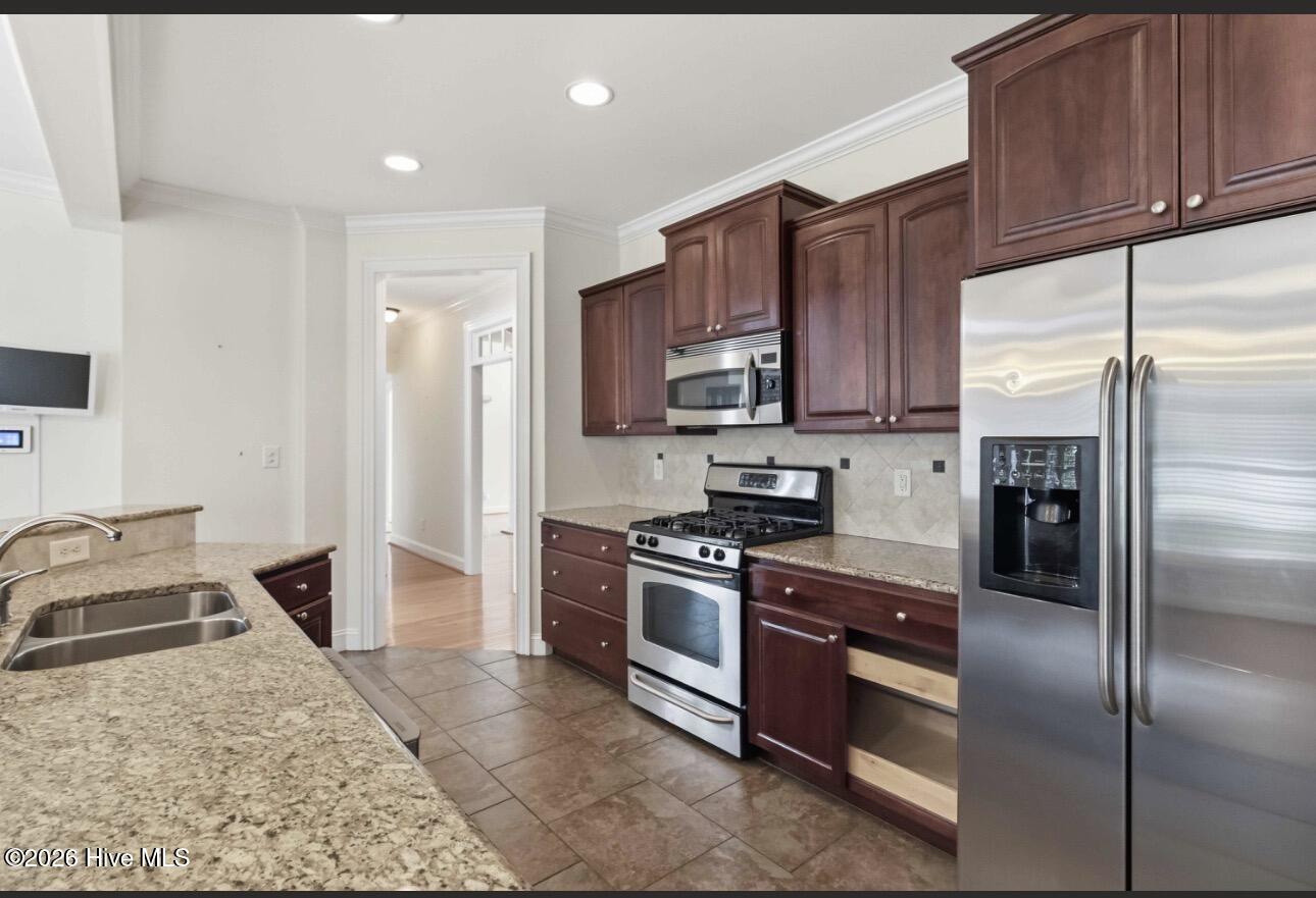 4701 Bayview Drive Property Photo 25