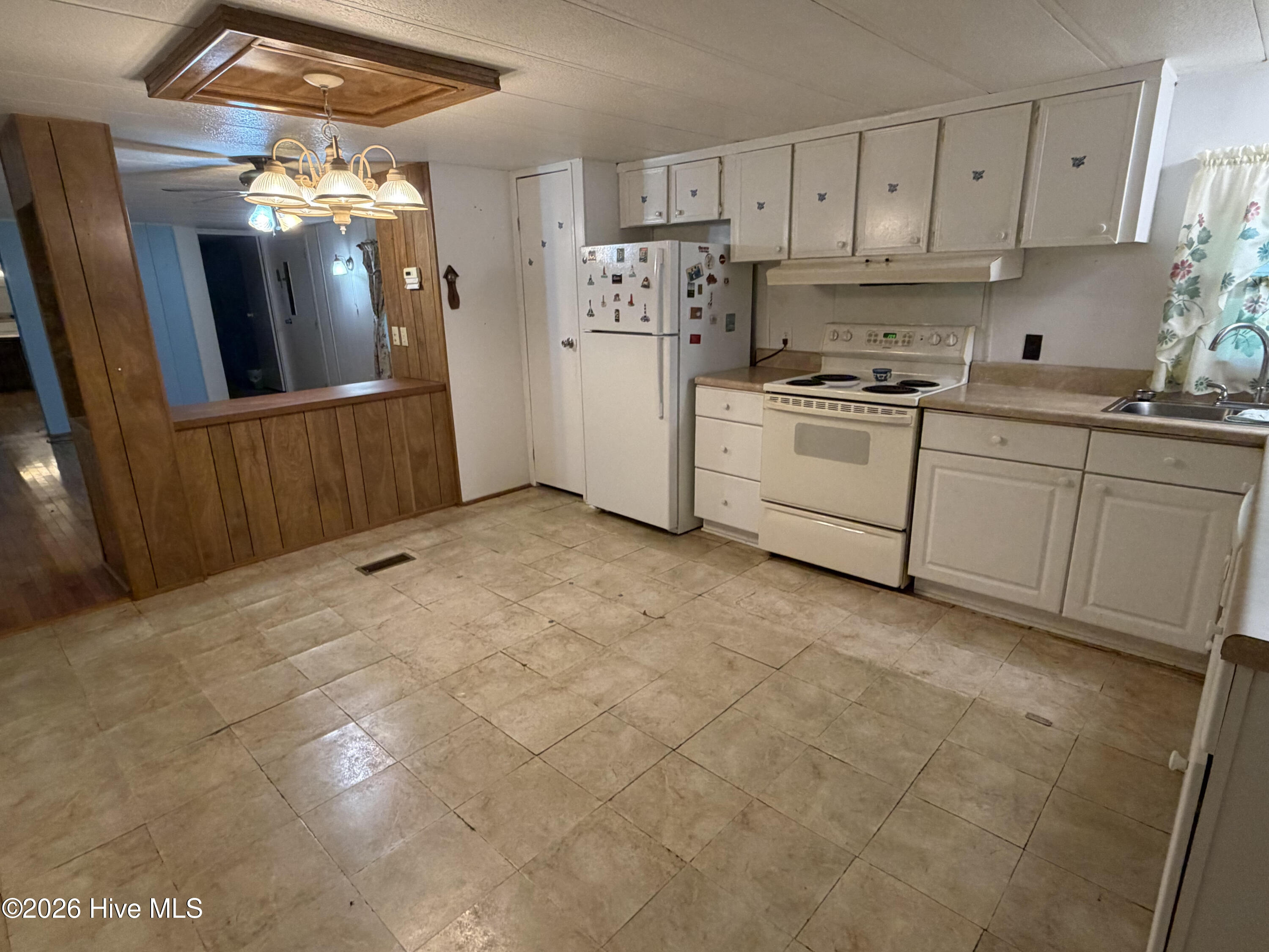 402 Pelletier Street Property Photo 11