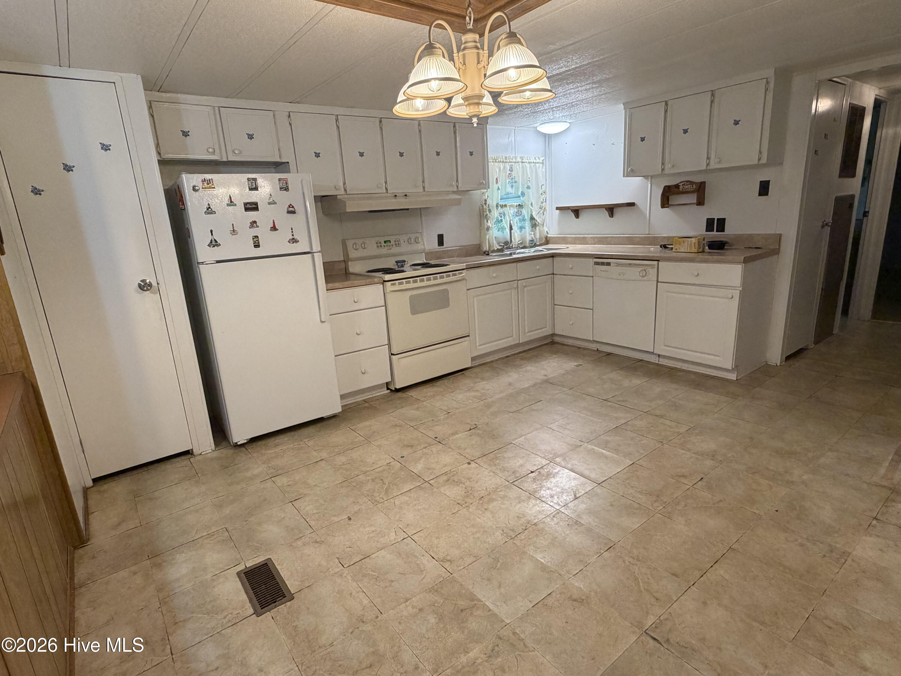 402 Pelletier Street Property Photo 12