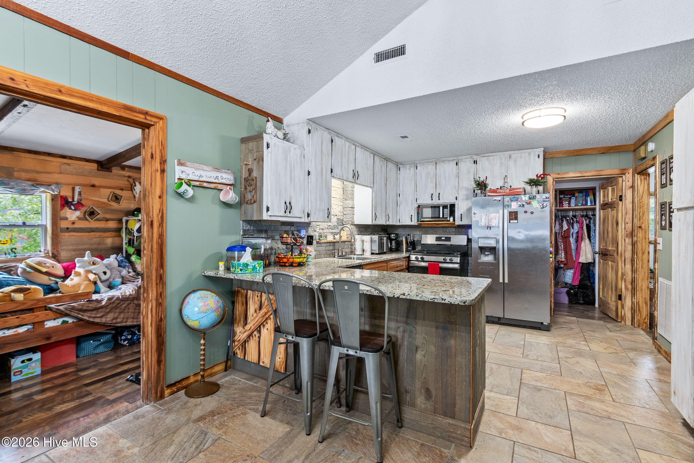 349 Chalet Circle Property Photo 6