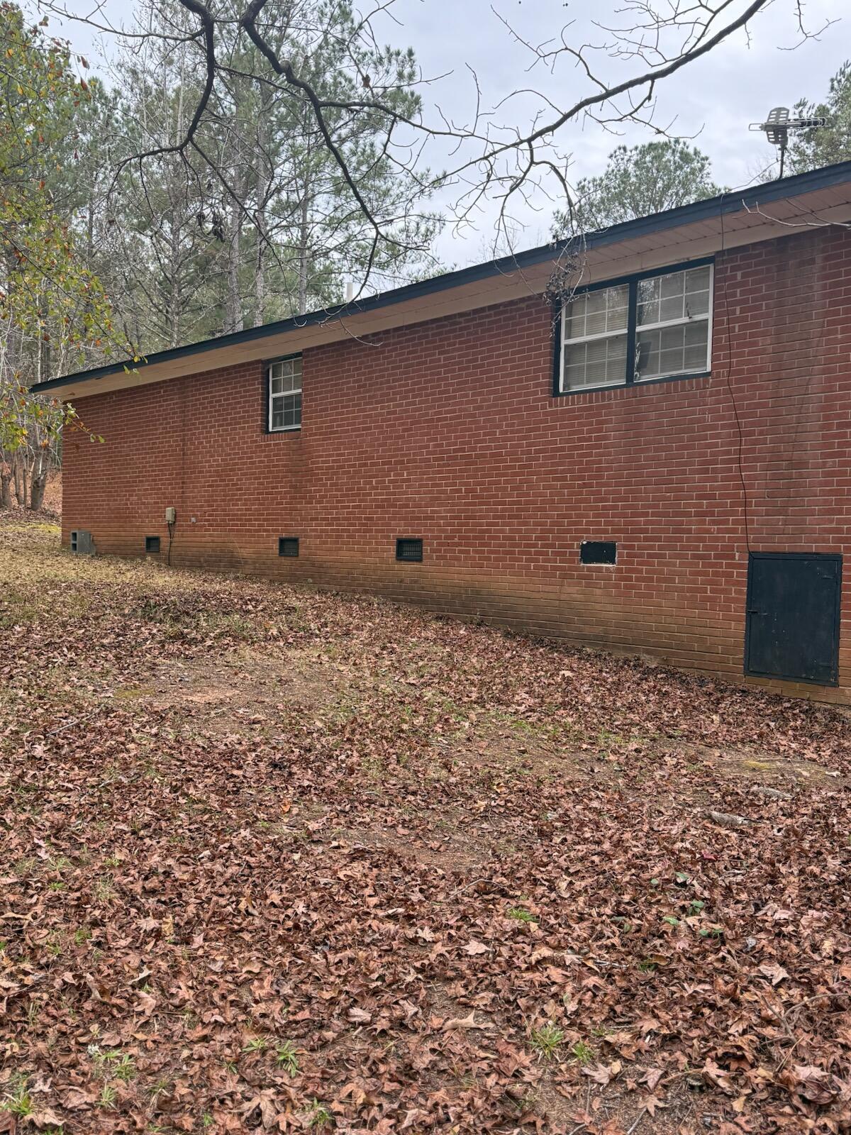 5584 Rosemont Drive Property Photo 3