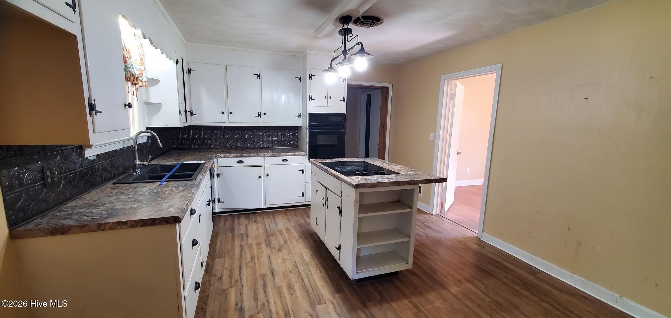 505 Lakeview Drive Property Photo 2
