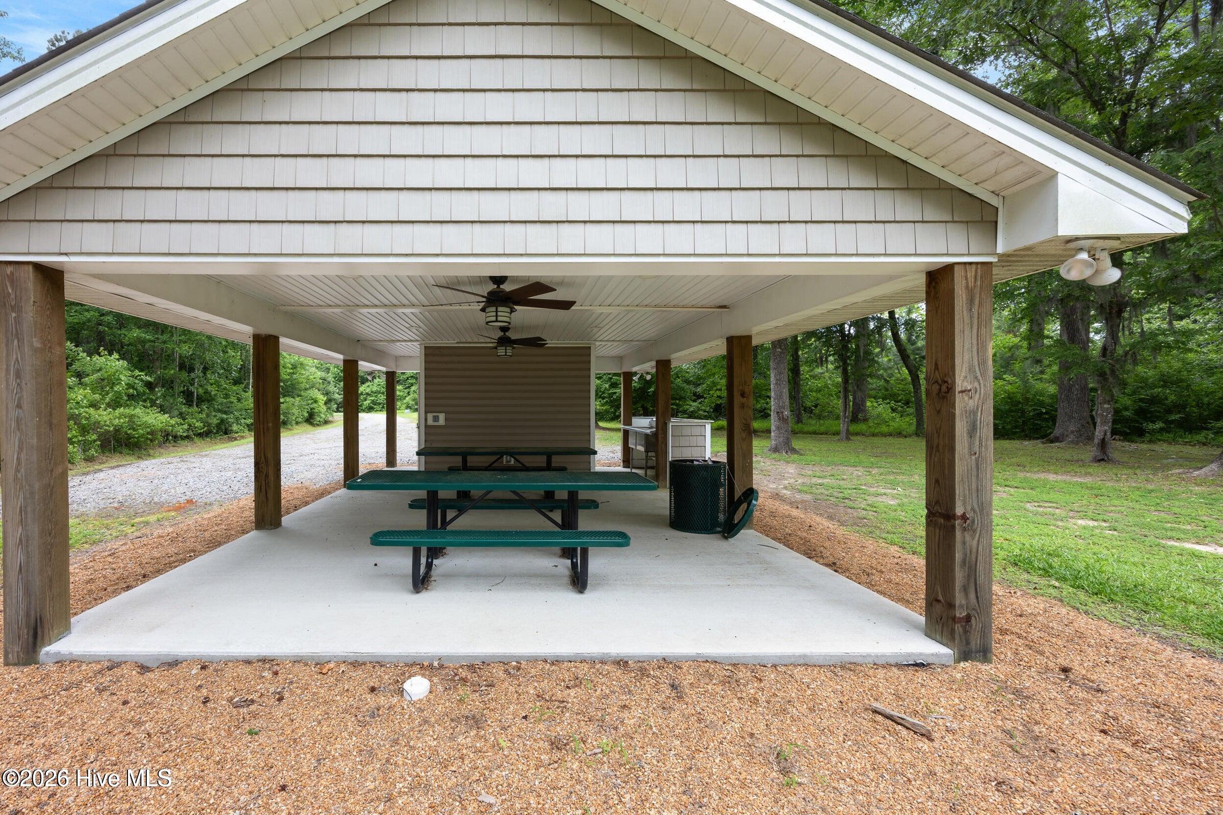 421 Riversound Drive Property Photo 3
