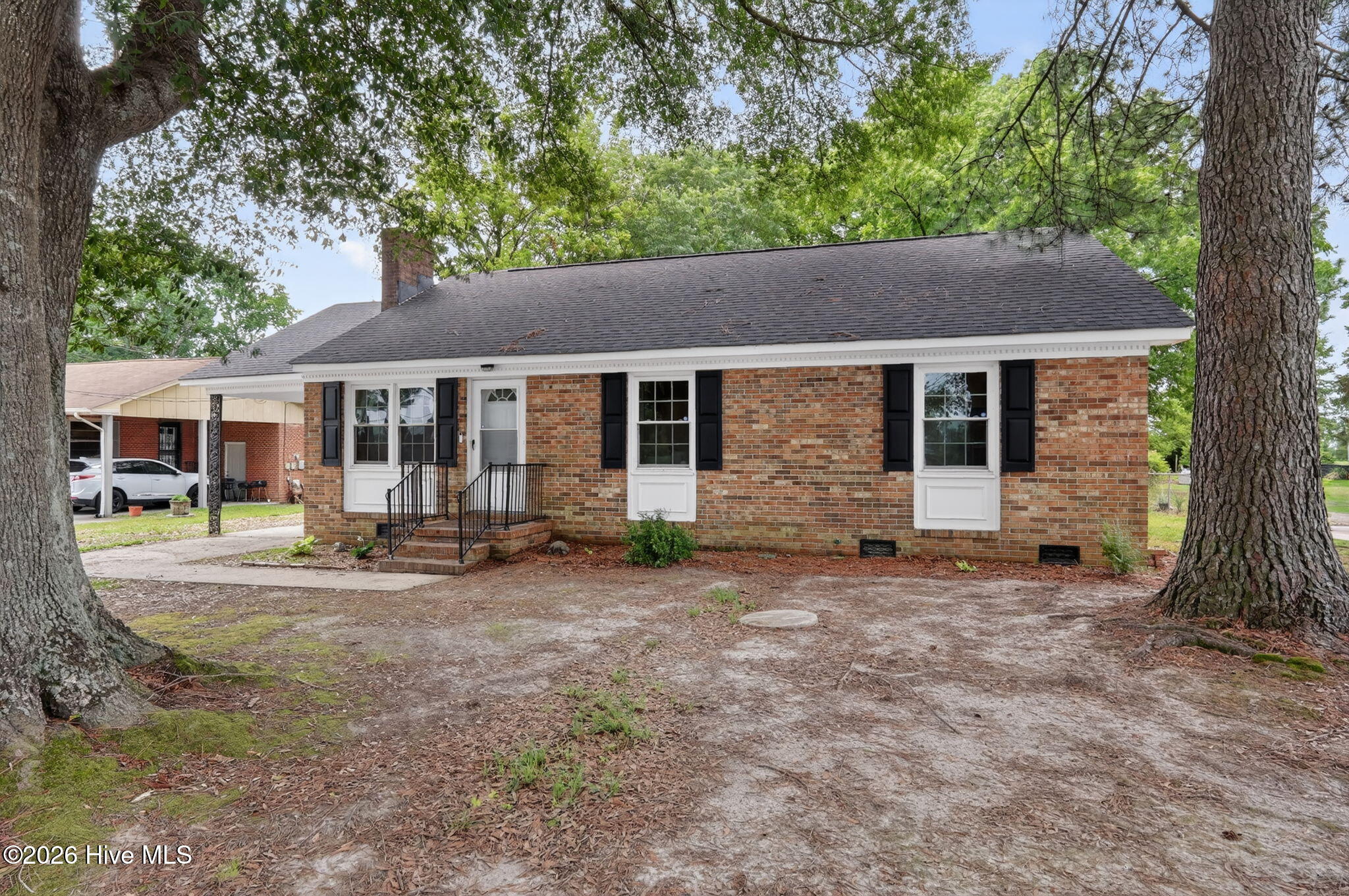 2208 Imperial Avenue E Property Photo 1