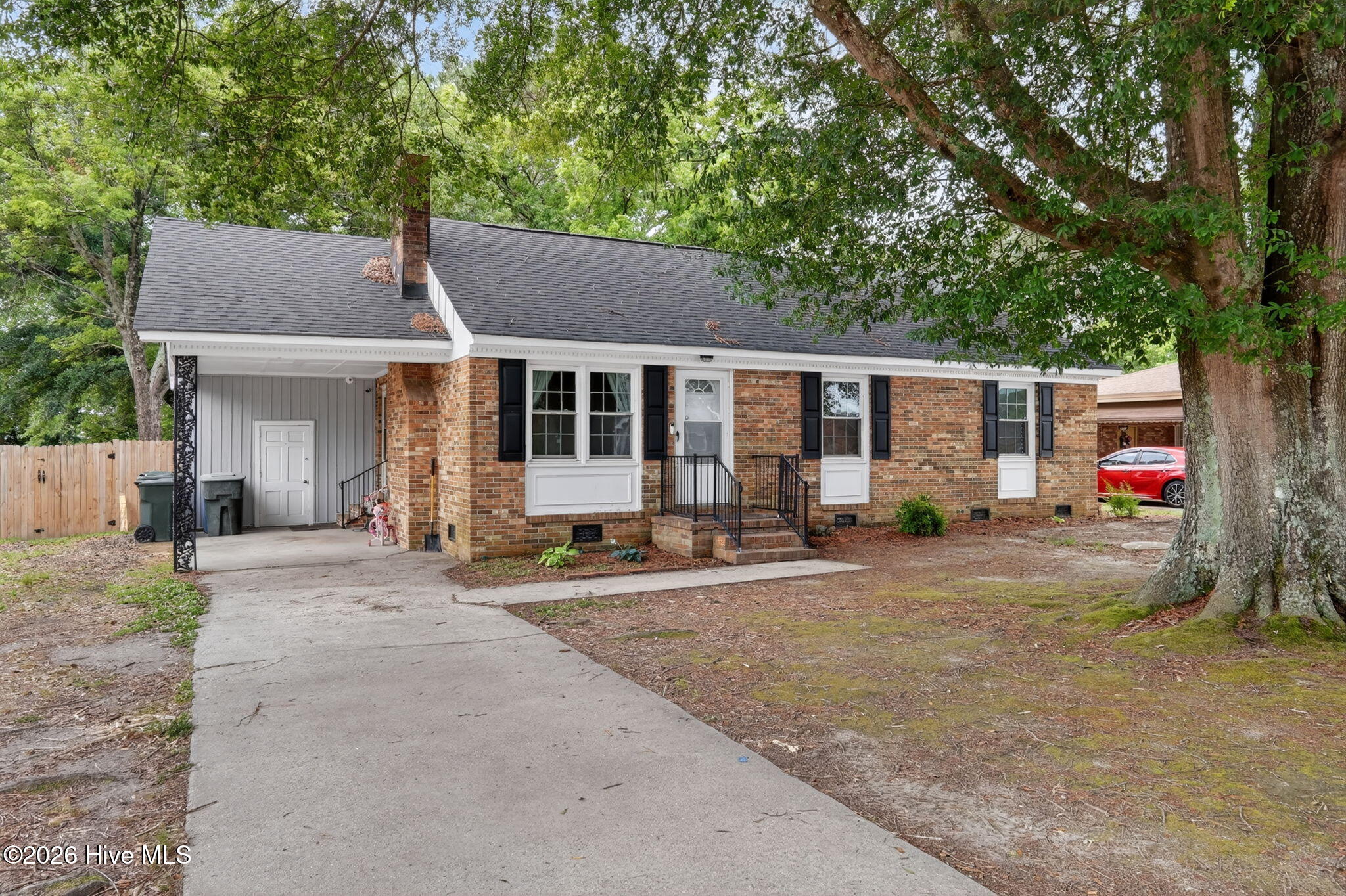 2208 Imperial Avenue E Property Photo 2