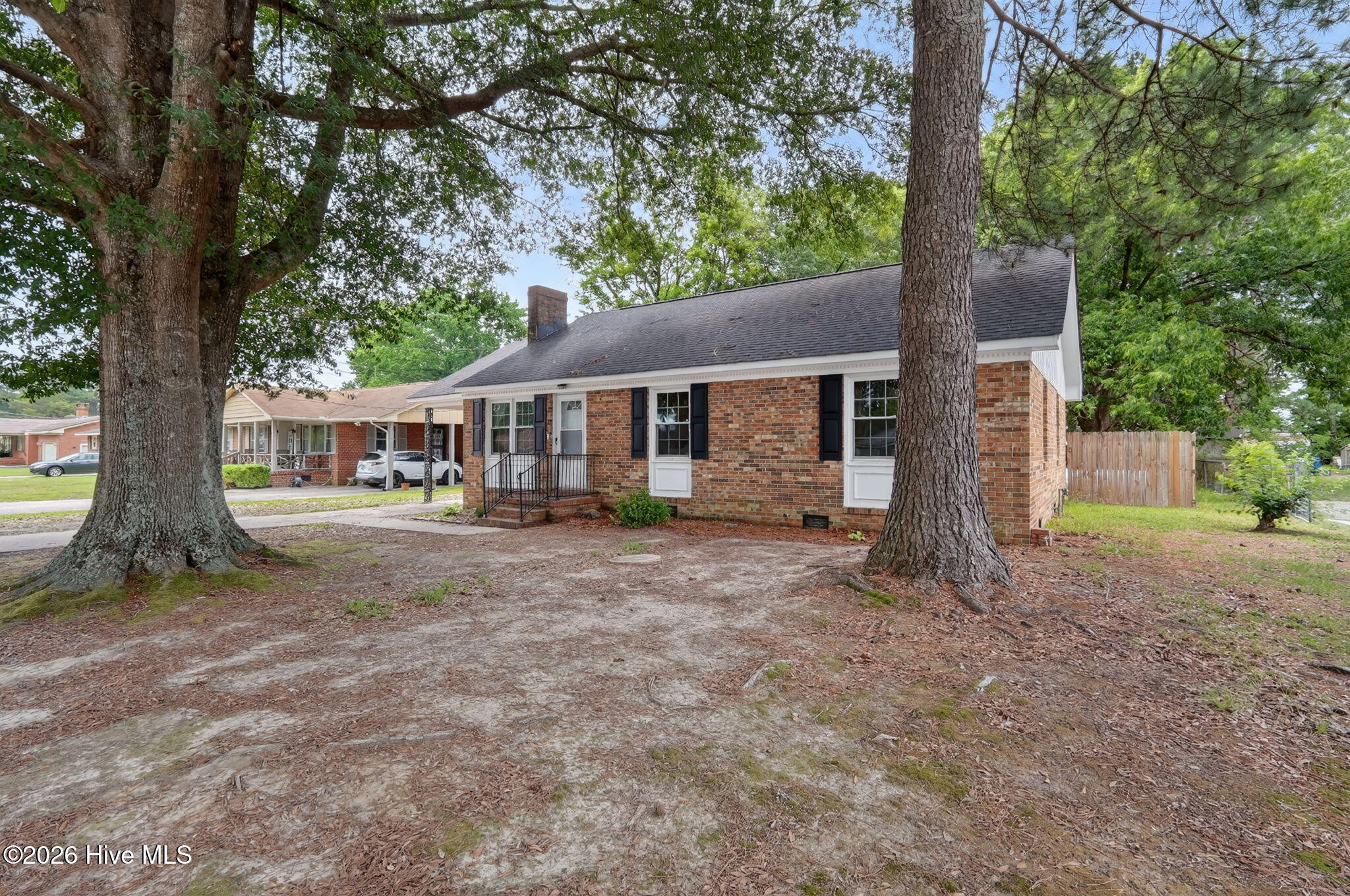 2208 Imperial Avenue E Property Photo 3