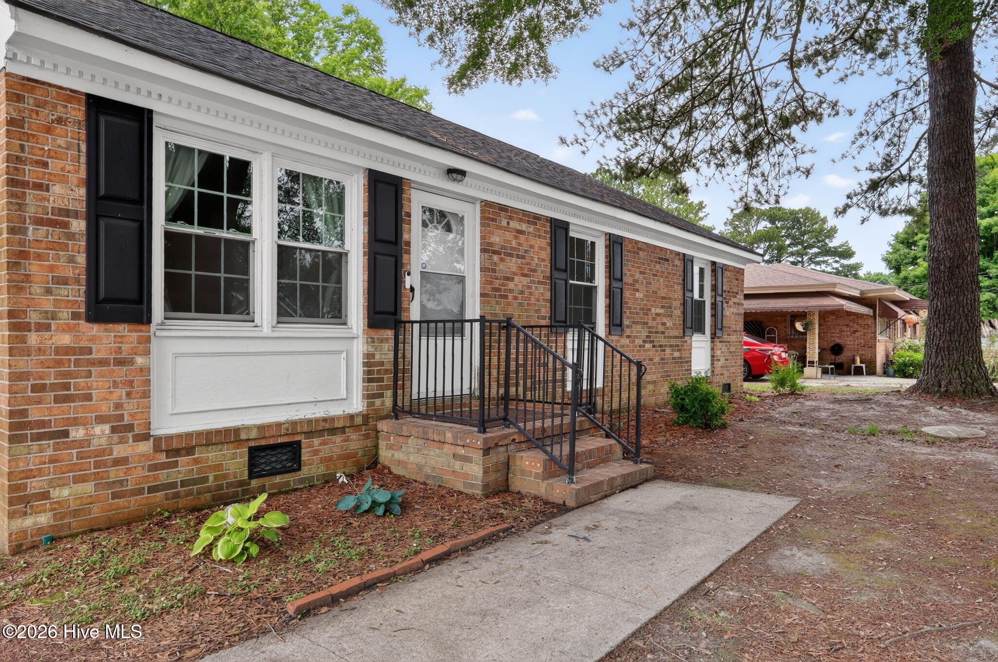 2208 Imperial Avenue E Property Photo 4