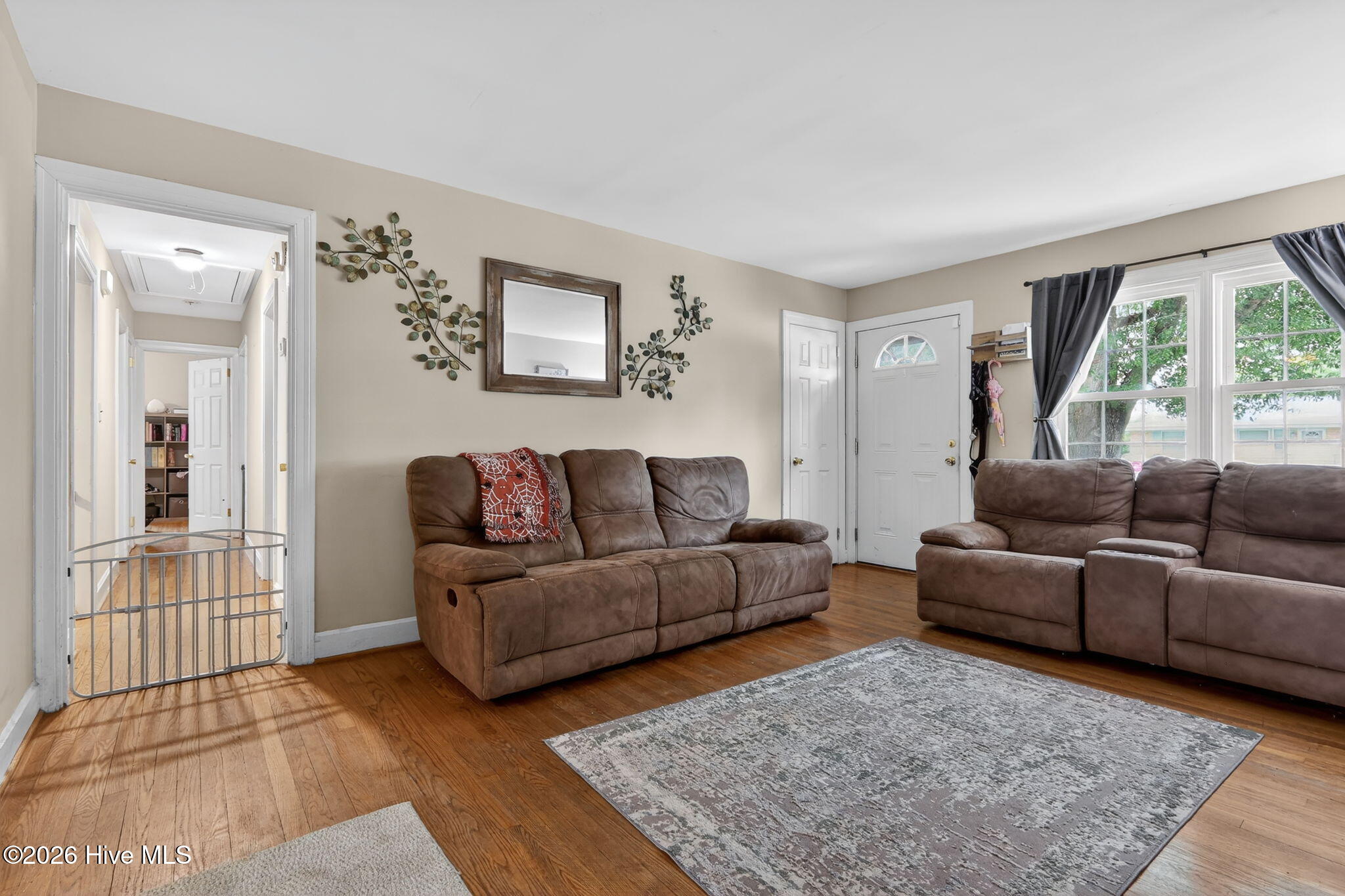 2208 Imperial Avenue E Property Photo 8