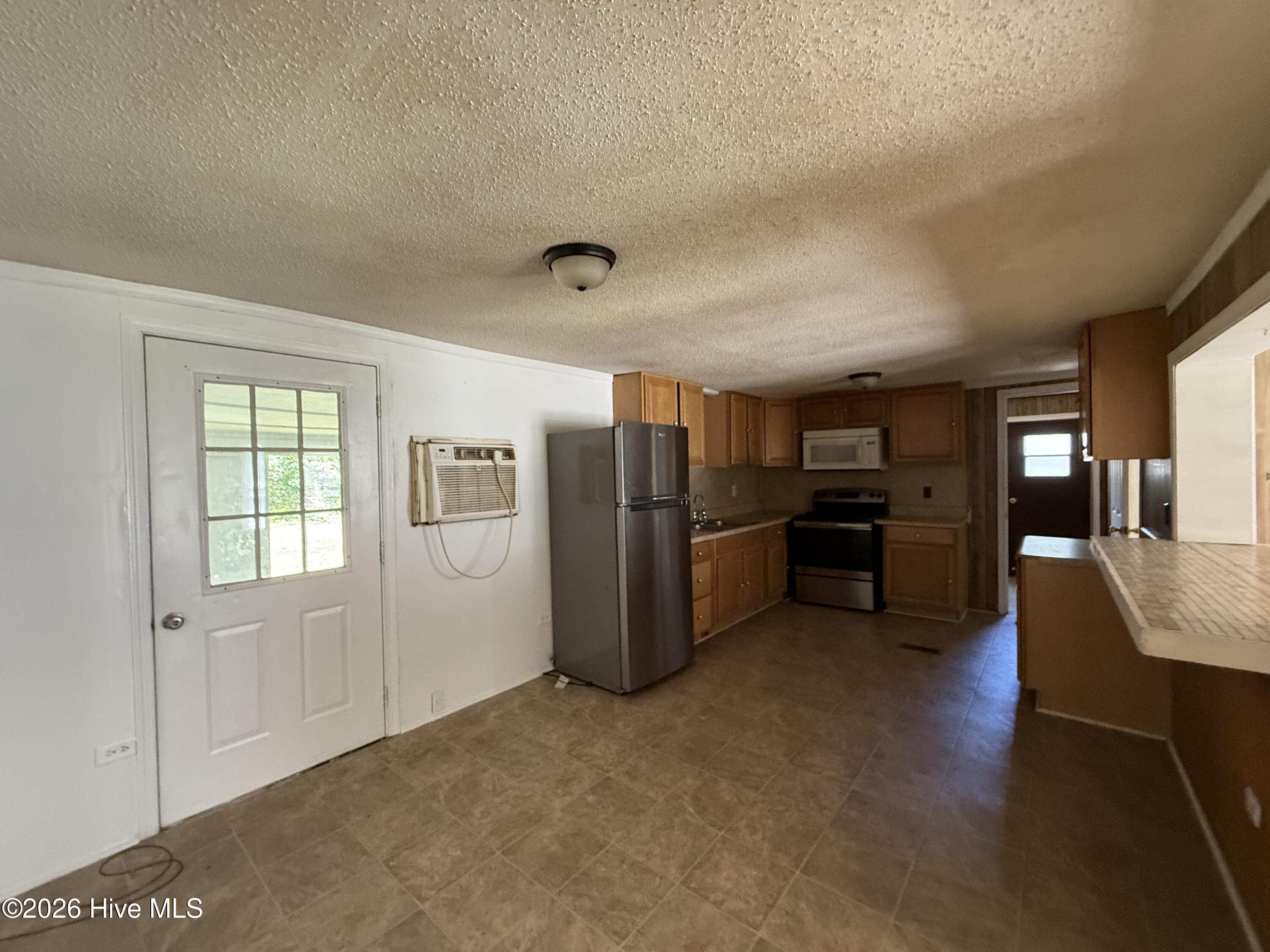 112 Colony Drive Property Photo 6