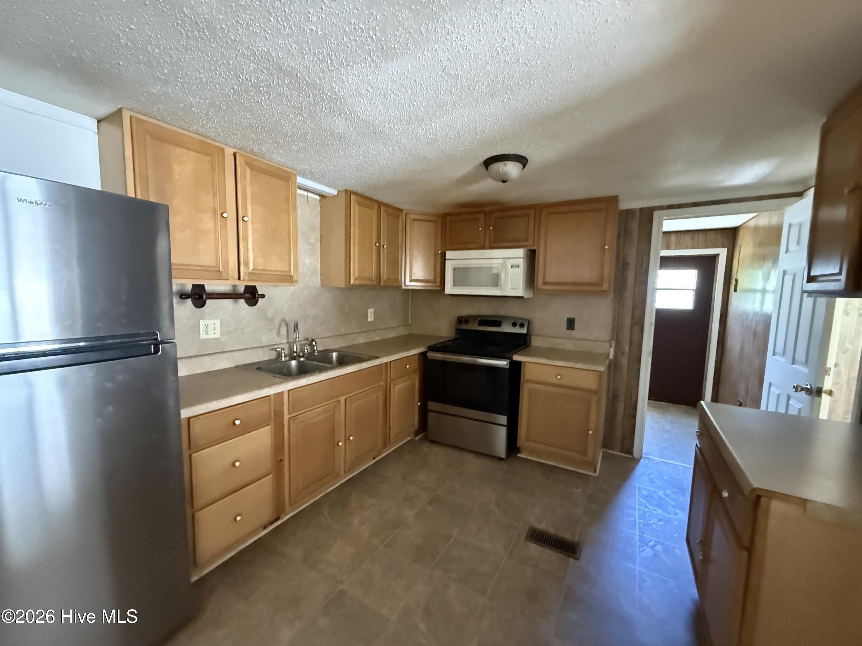 112 Colony Drive Property Photo 9