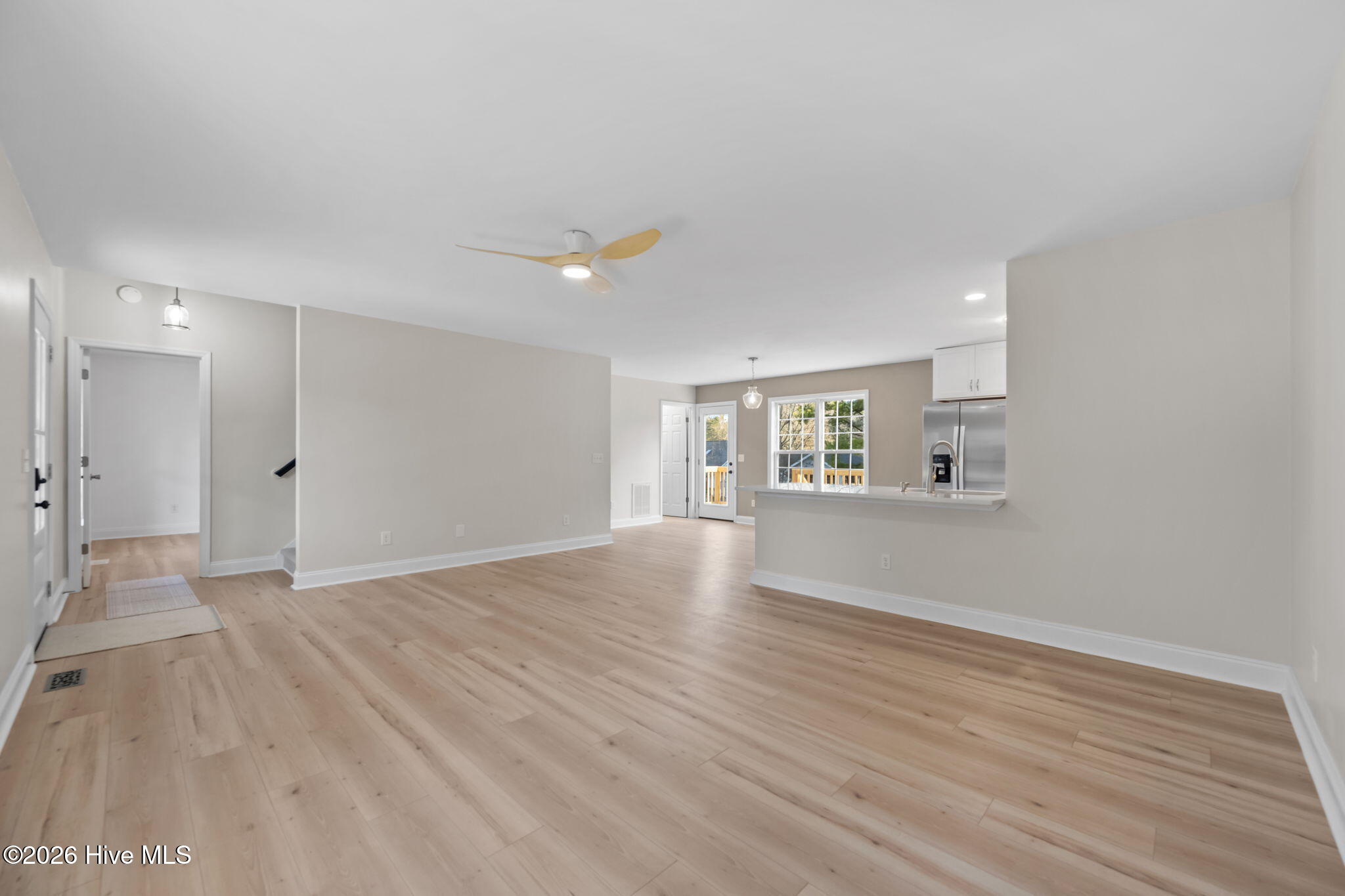 106 Dolphin Drive Property Photo 8