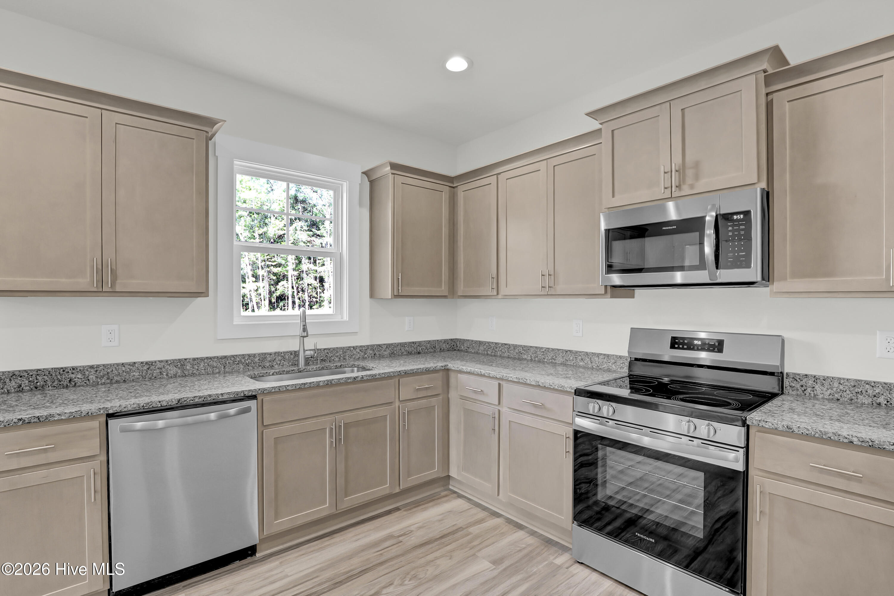 42 Peach Court Property Photo 6