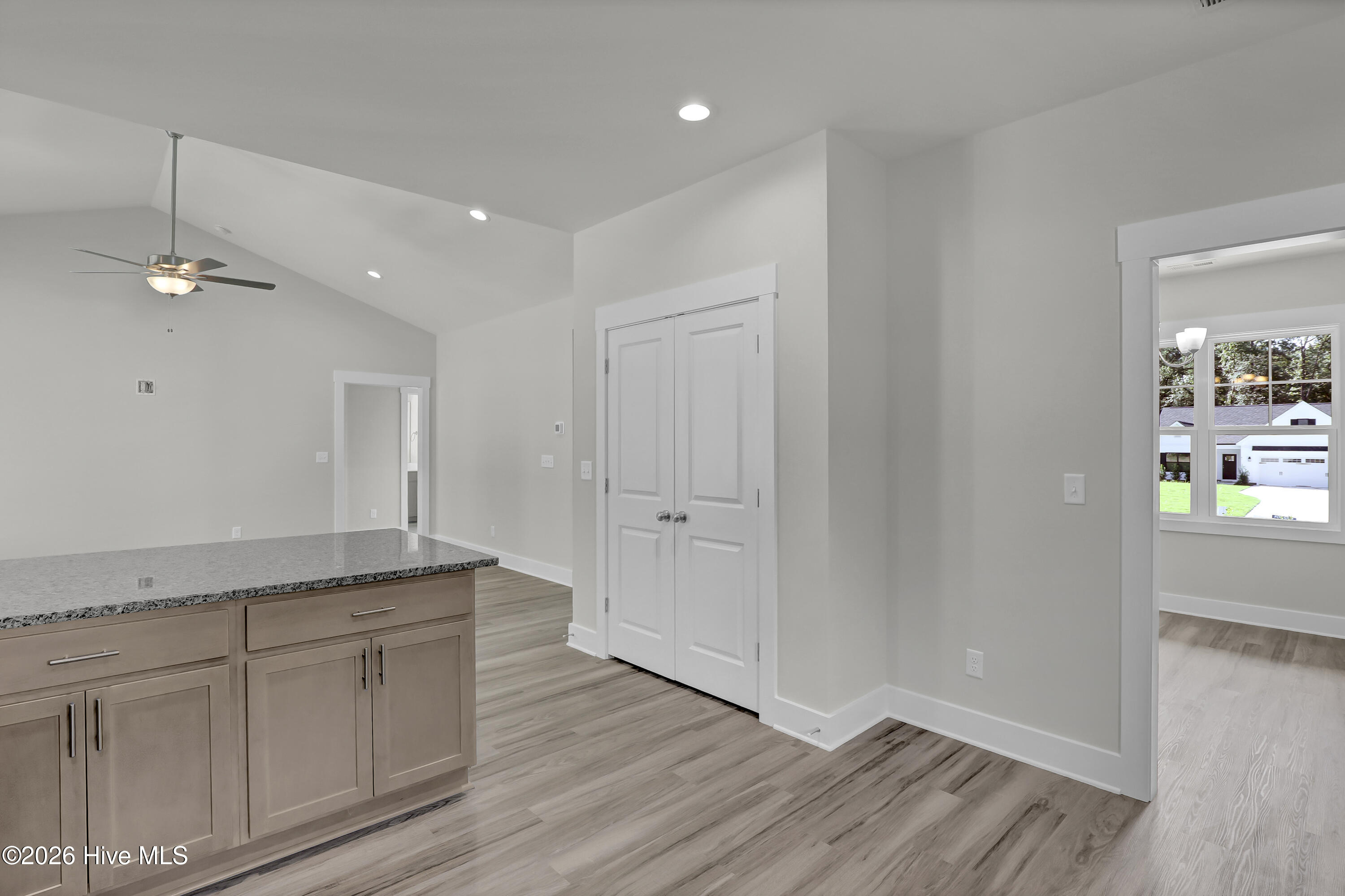 42 Peach Court Property Photo 8