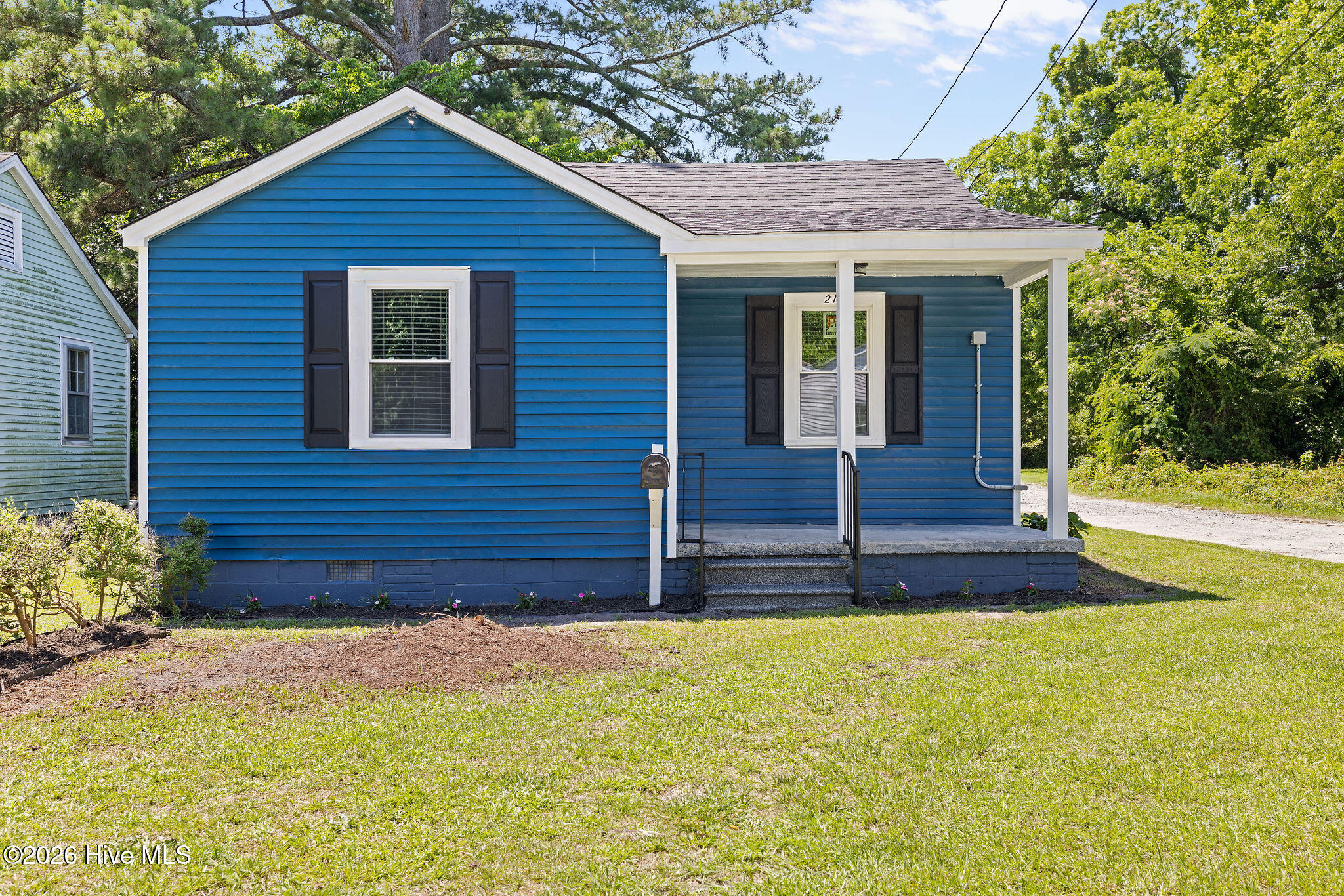 212 Clay Street Property Photo 2