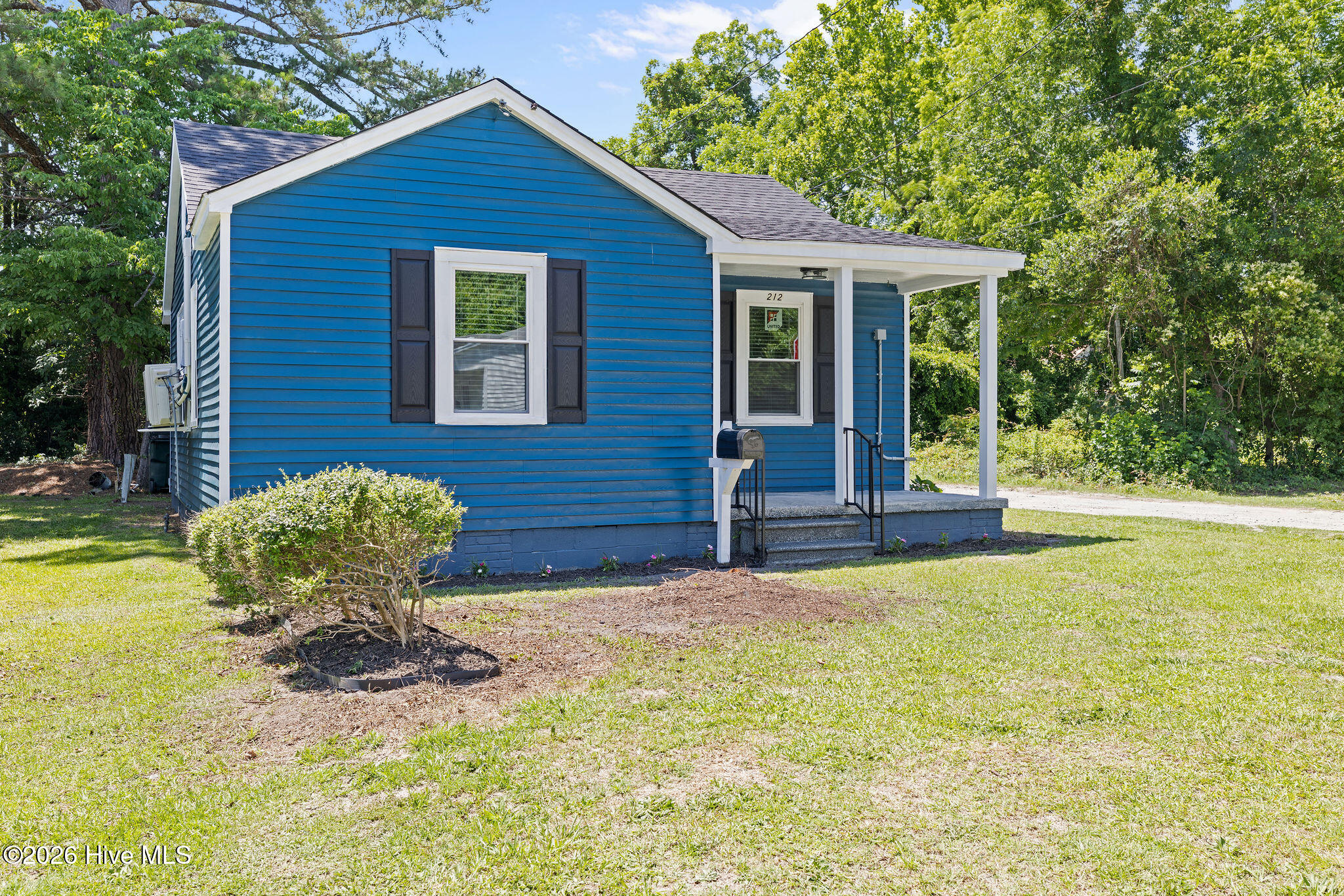 212 Clay Street Property Photo 4