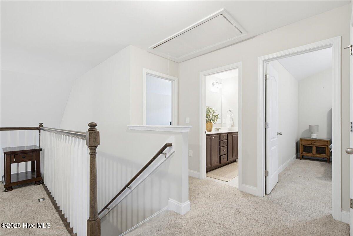 598 E L Ives Drive Property Photo 21