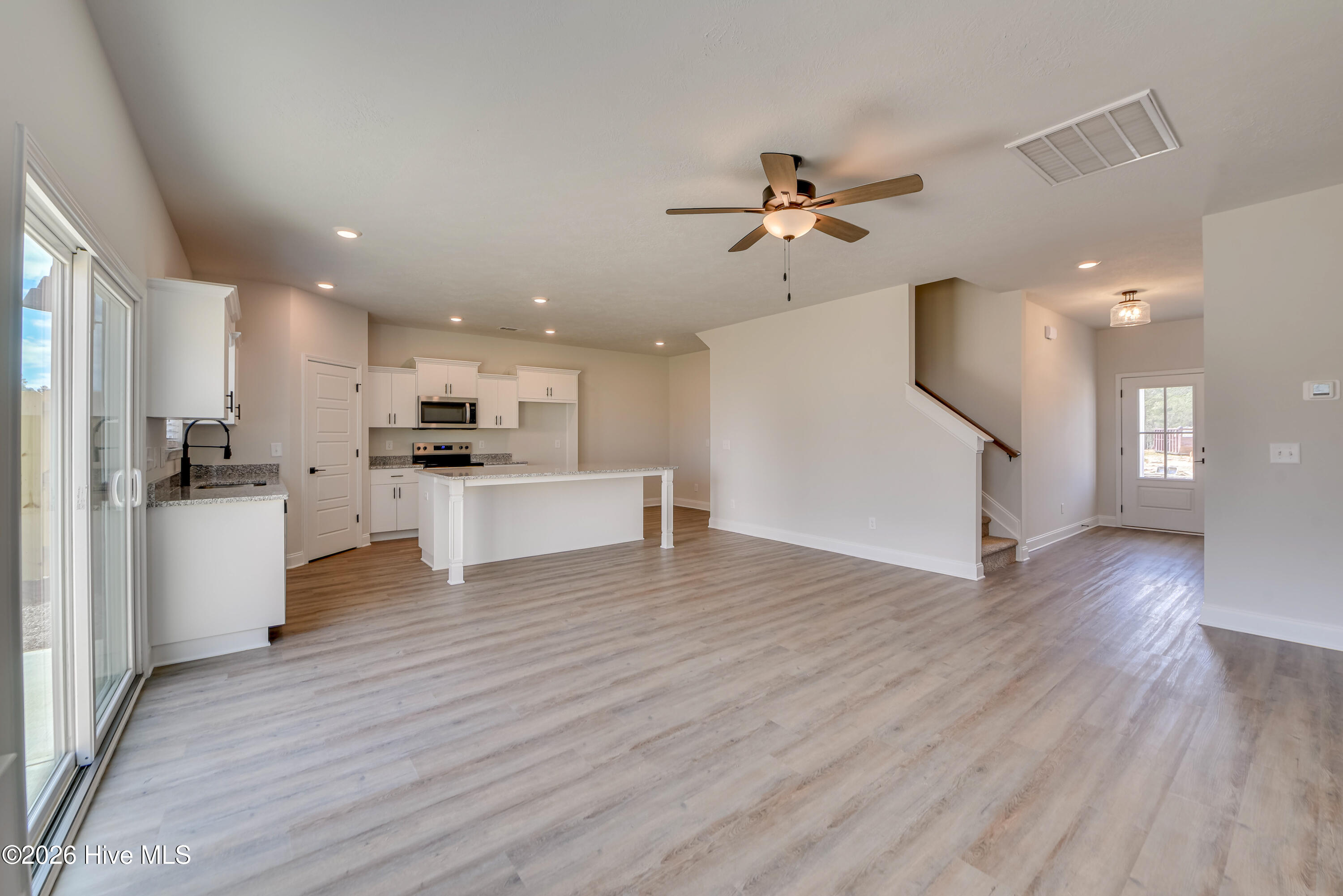 399 Bay Meadows Drive Property Photo 8