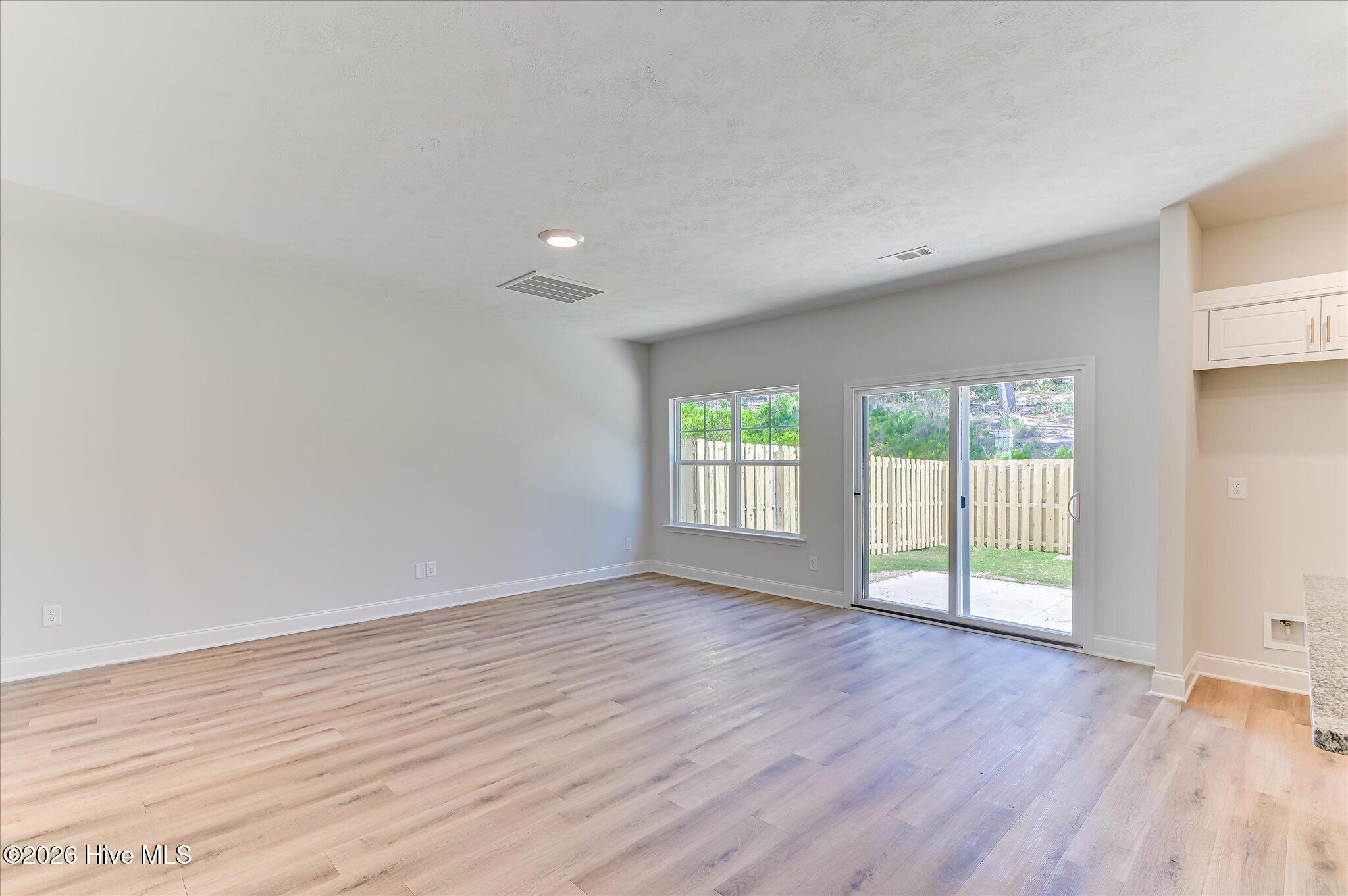 399 Bay Meadows Drive Property Photo 8