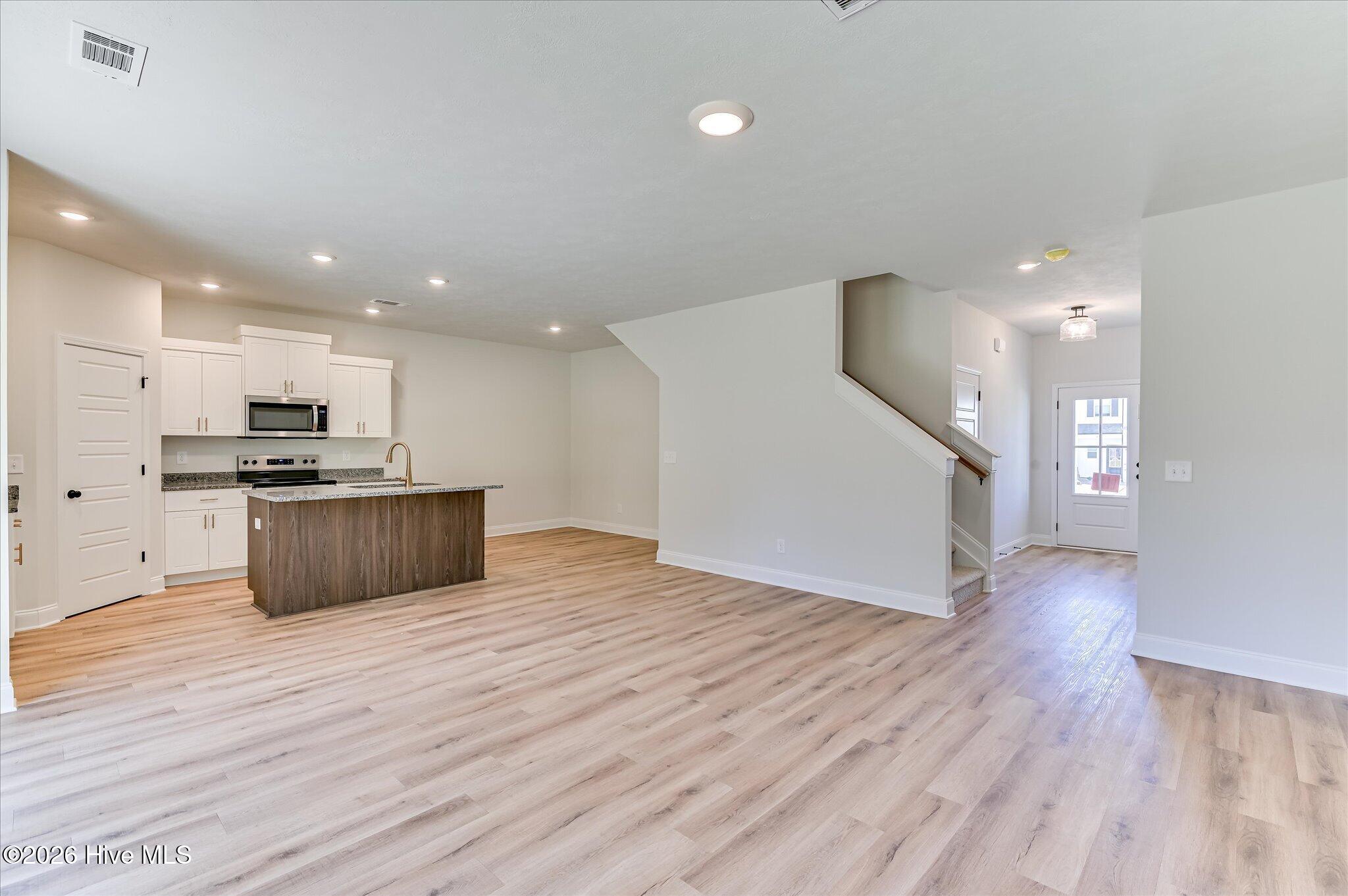399 Bay Meadows Drive Property Photo 10
