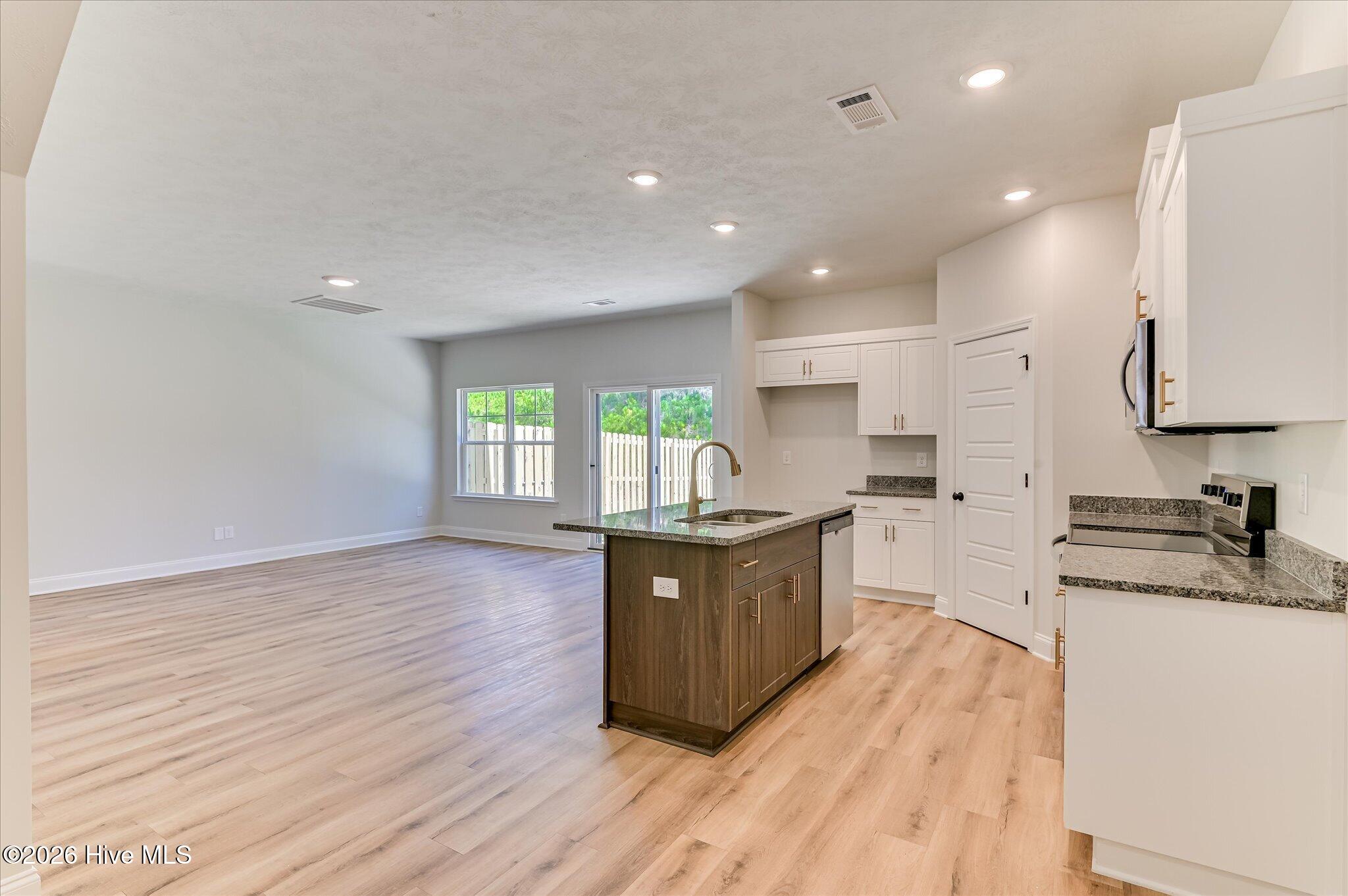 399 Bay Meadows Drive Property Photo 11