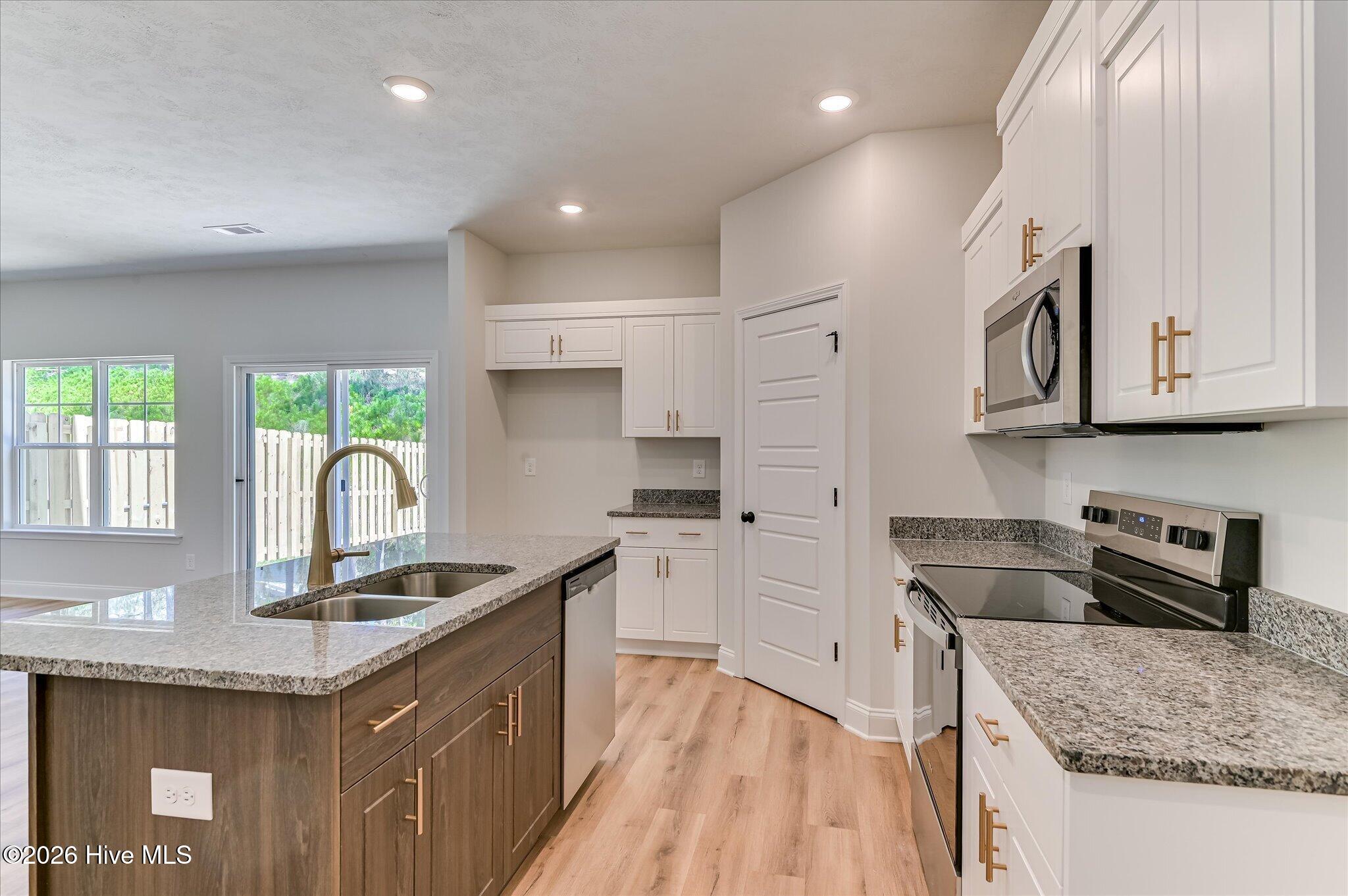 399 Bay Meadows Drive Property Photo 12