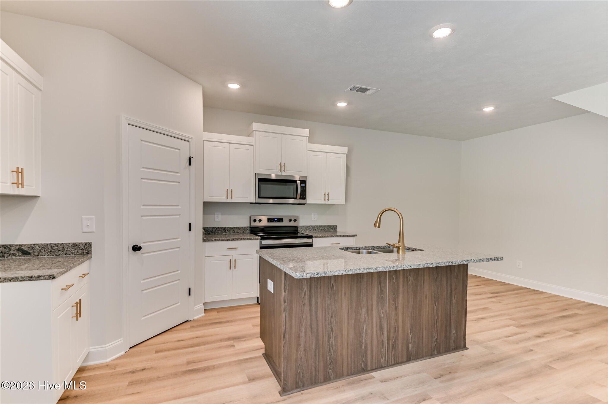 399 Bay Meadows Drive Property Photo 14