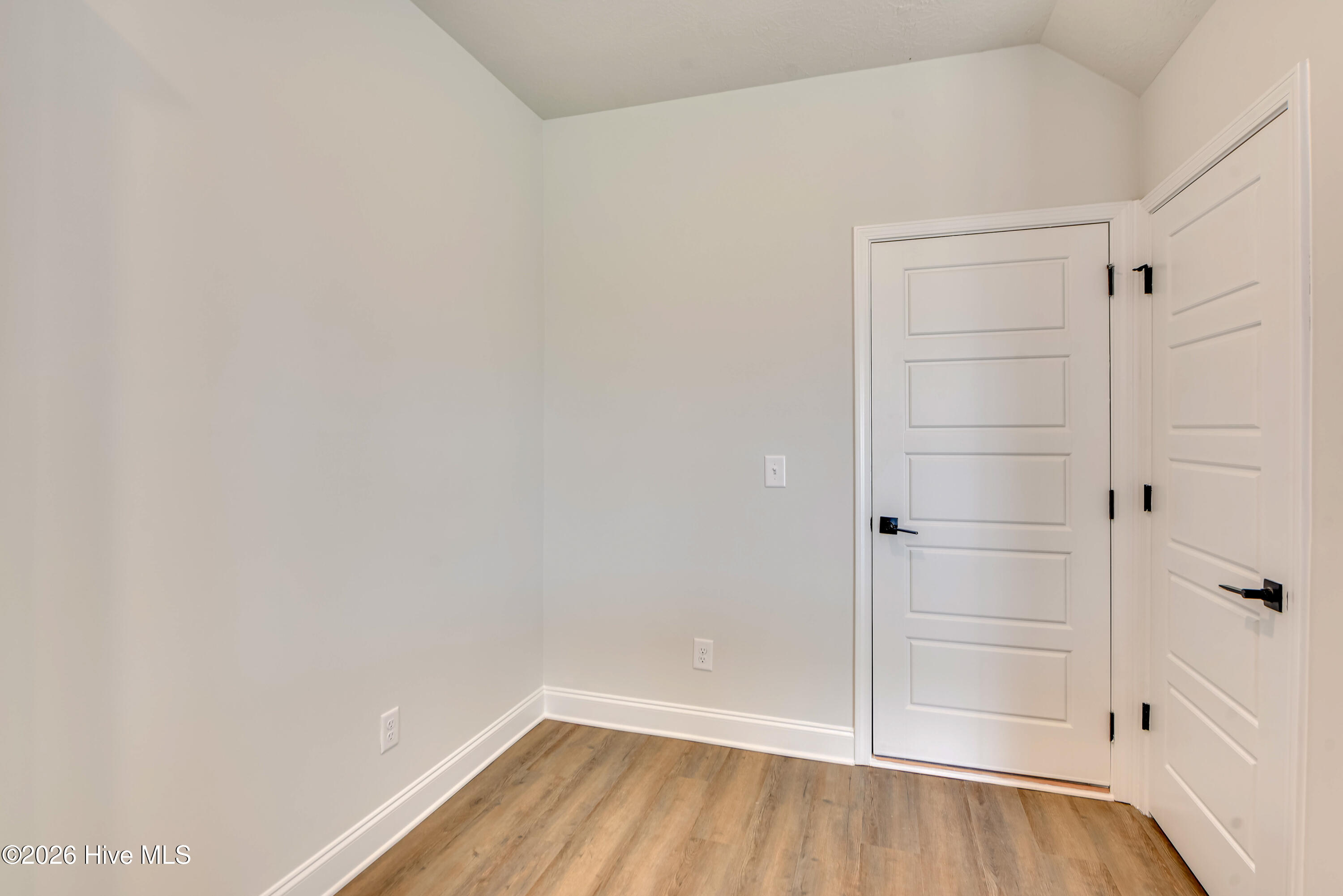 399 Bay Meadows Drive Property Photo 15