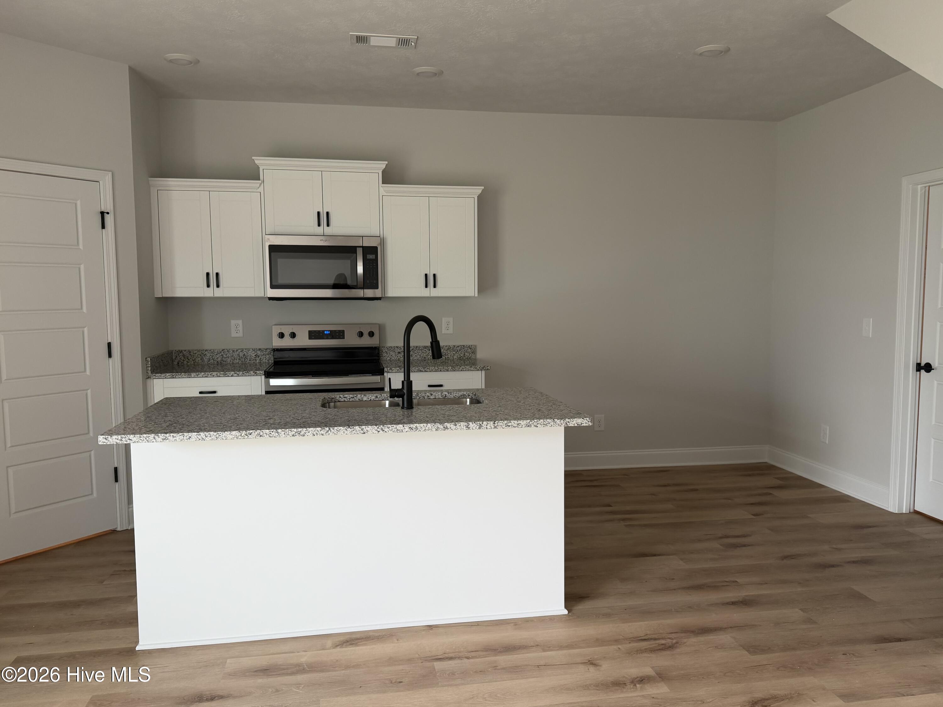 395 Bay Meadows Drive Property Photo 6