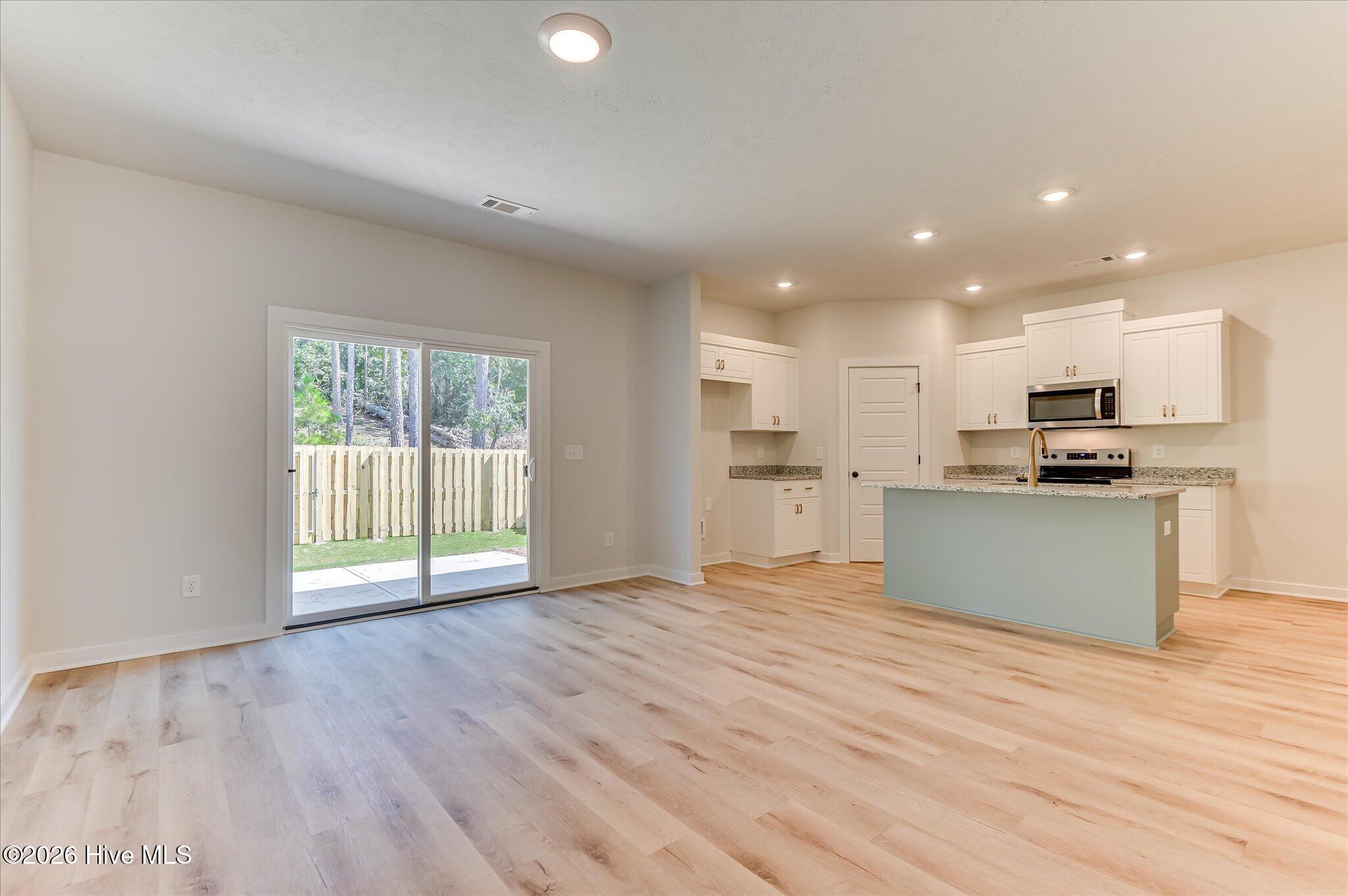 395 Bay Meadows Drive Property Photo 8