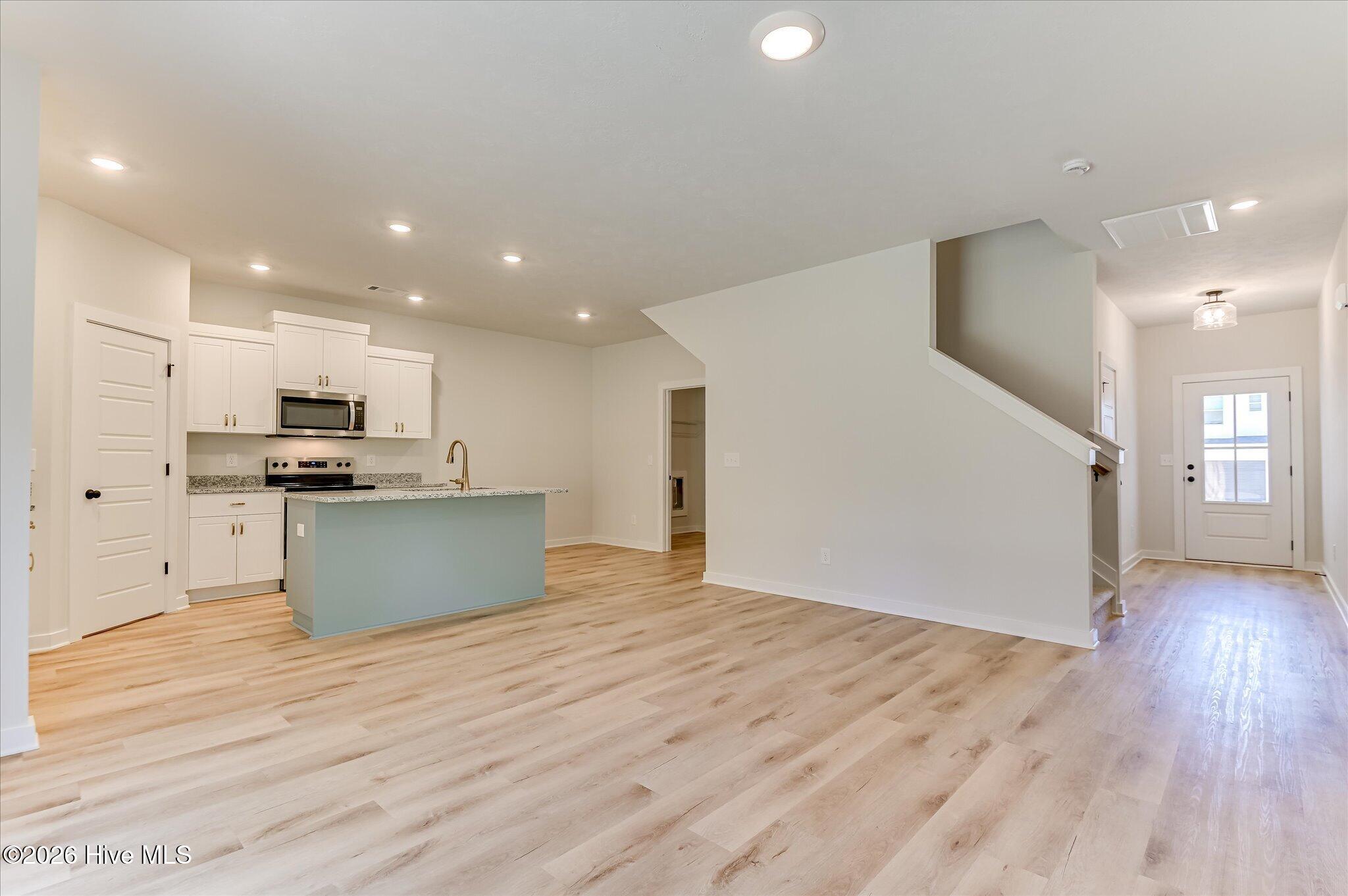 395 Bay Meadows Drive Property Photo 11