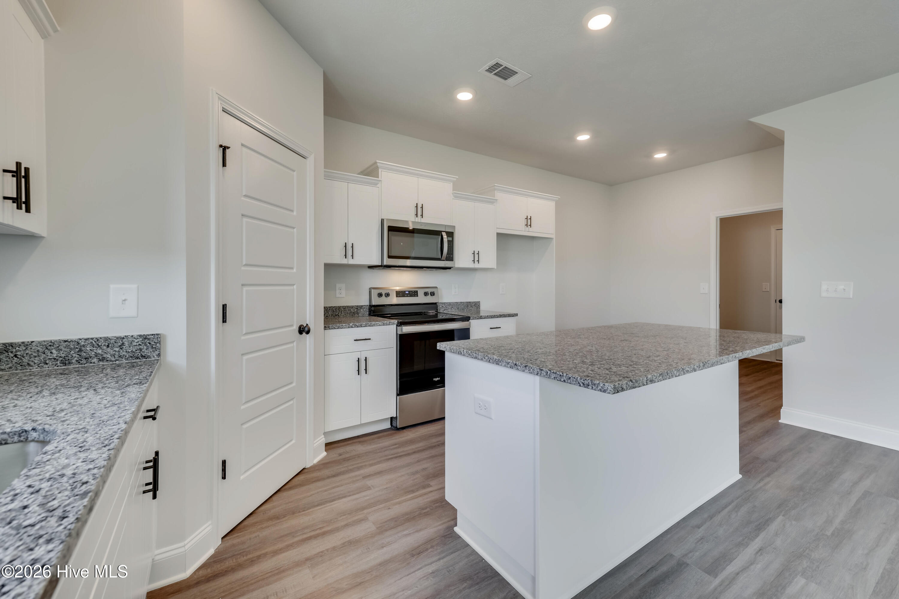 395 Bay Meadows Drive Property Photo 12
