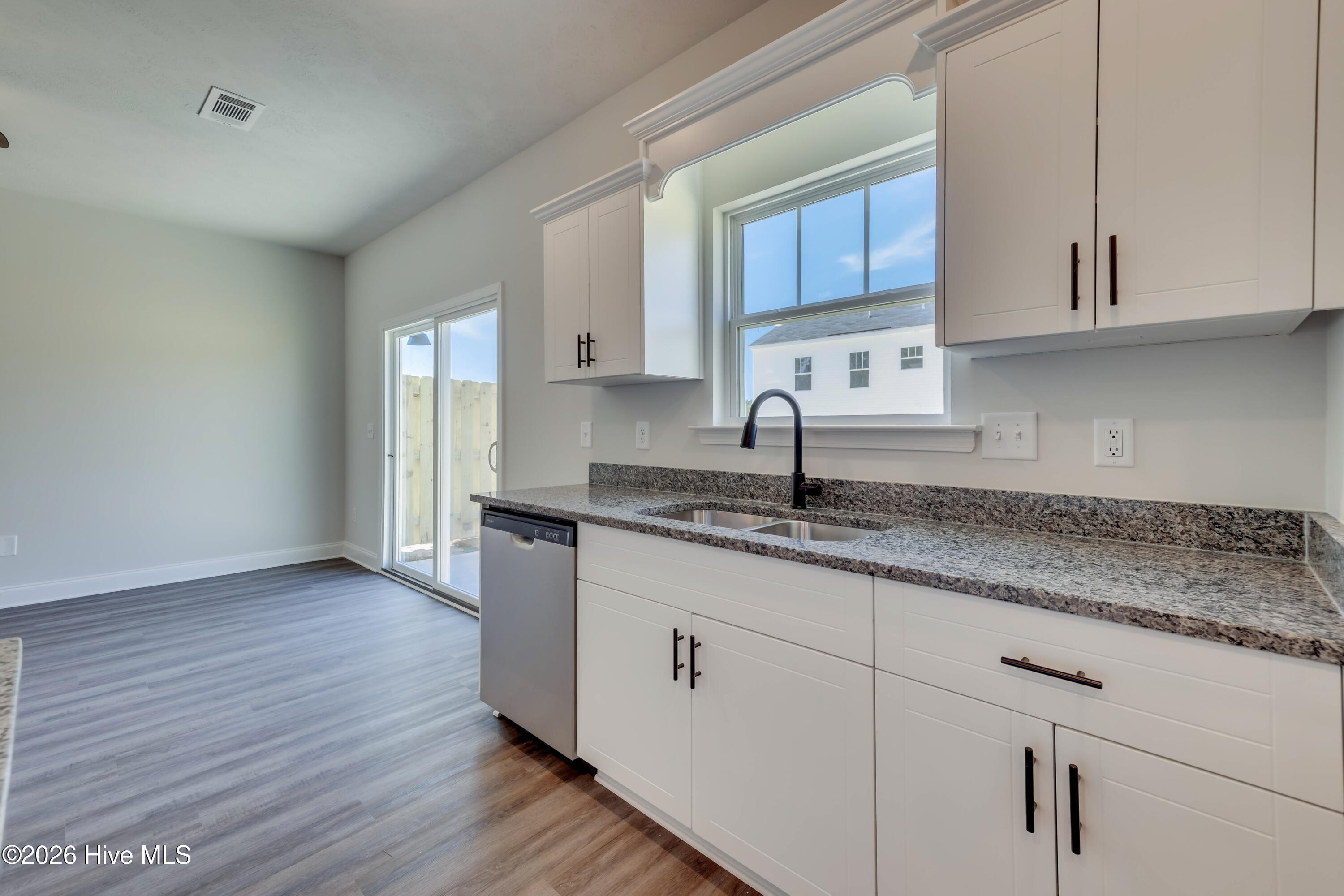 395 Bay Meadows Drive Property Photo 14