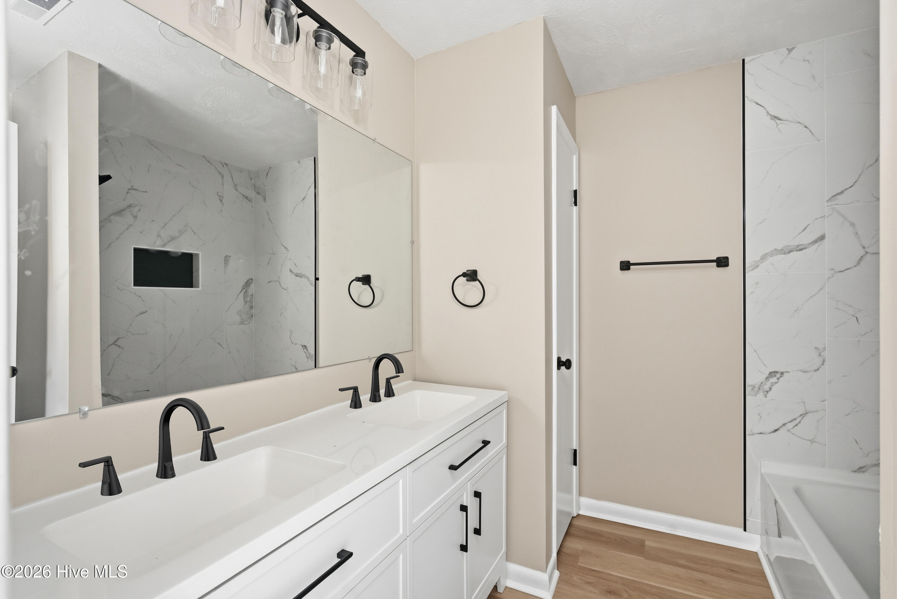 825 Brookfield Parkway Property Photo 8