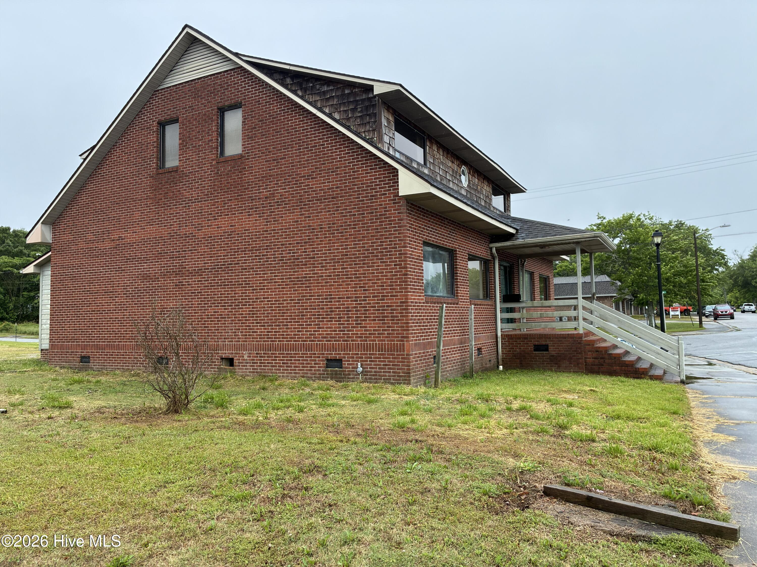 212 W Water Street Property Photo 3