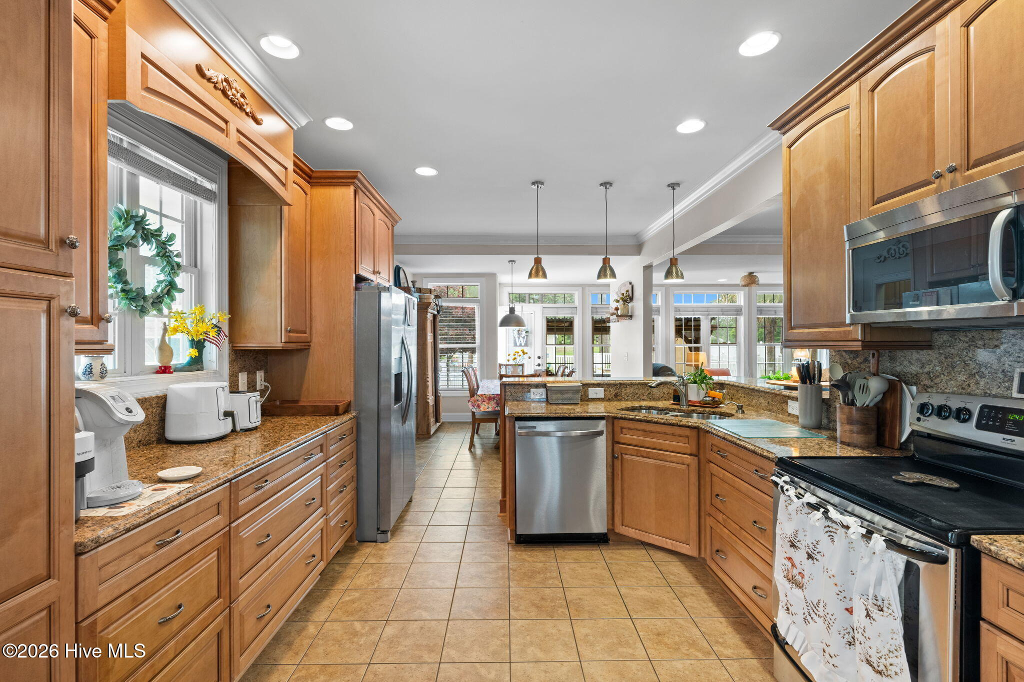832 S Shore Drive Property Photo 9