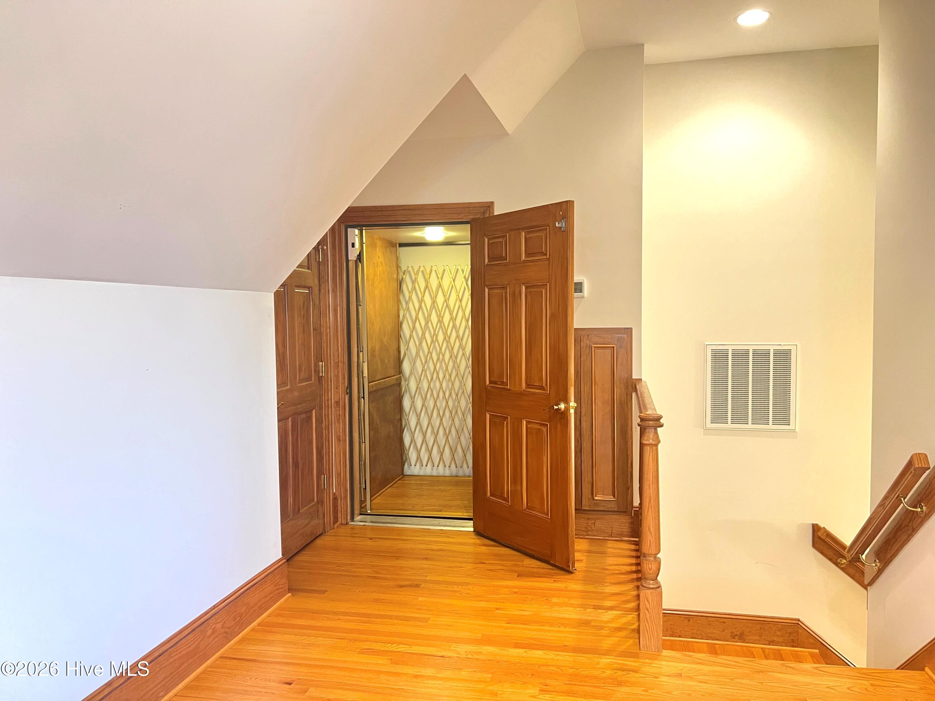722 Wellington Lane Property Photo 37