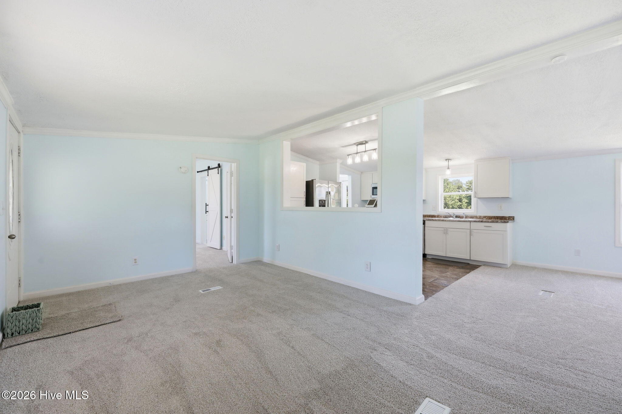 204 Kings Parkway Property Photo 9