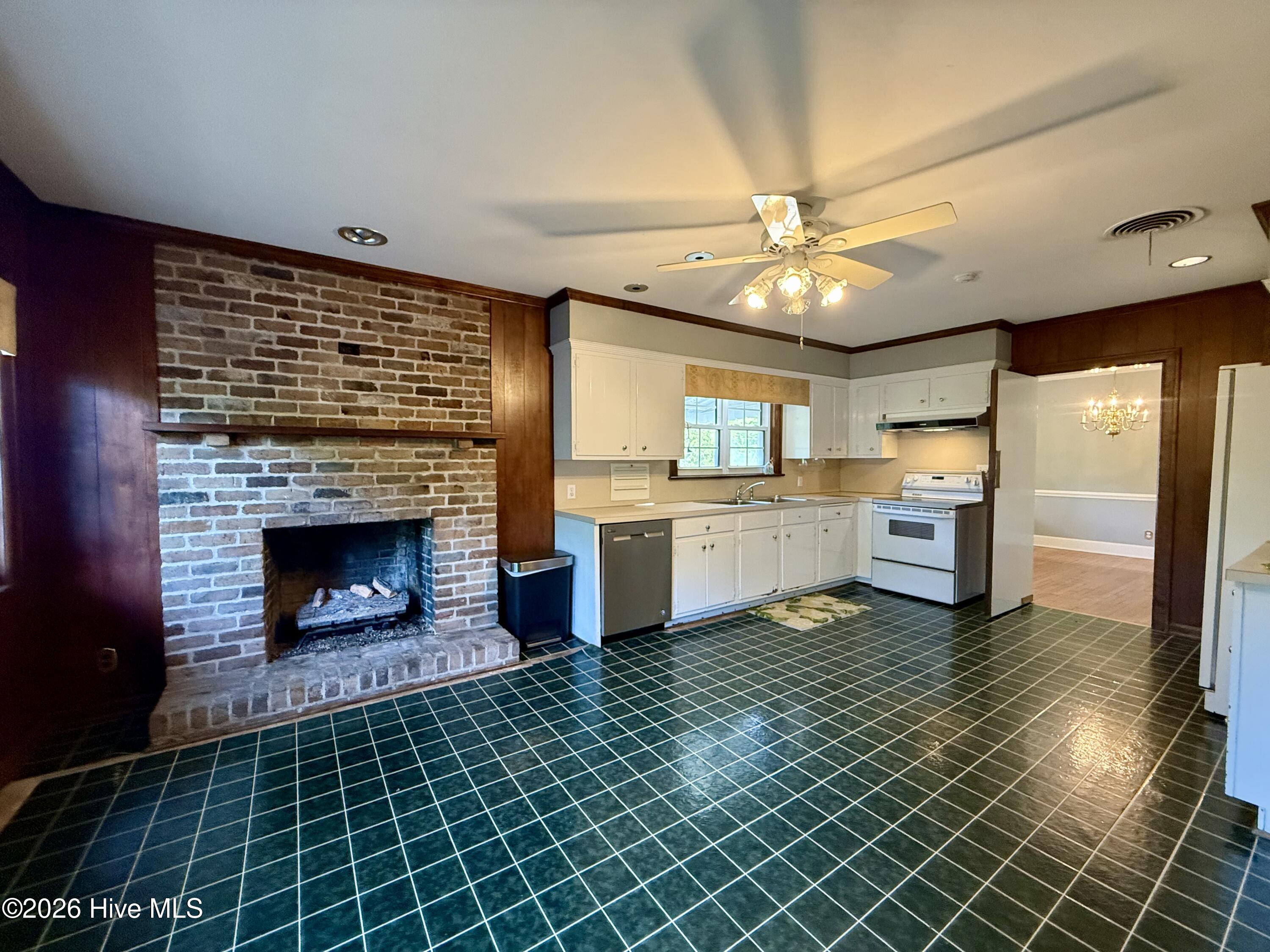 103 Finch Street Property Photo 7