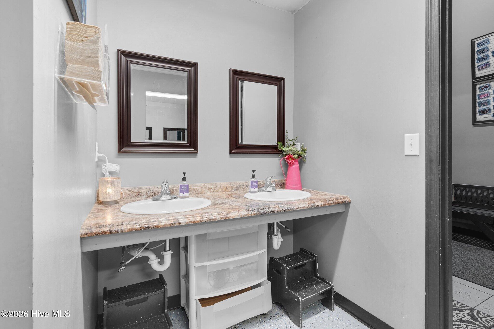 2040 Fenner Road Property Photo 42